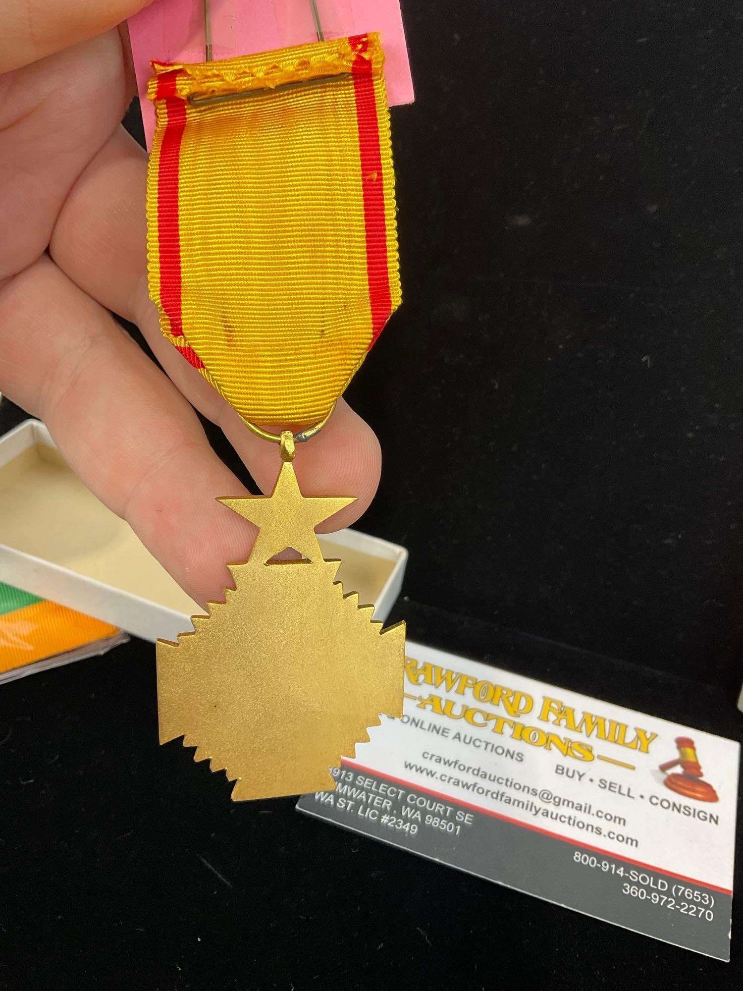 Pair of African Medals, Ethiopian Knights Cross Order of the Star & Zaire Golden Merit Cross - 4