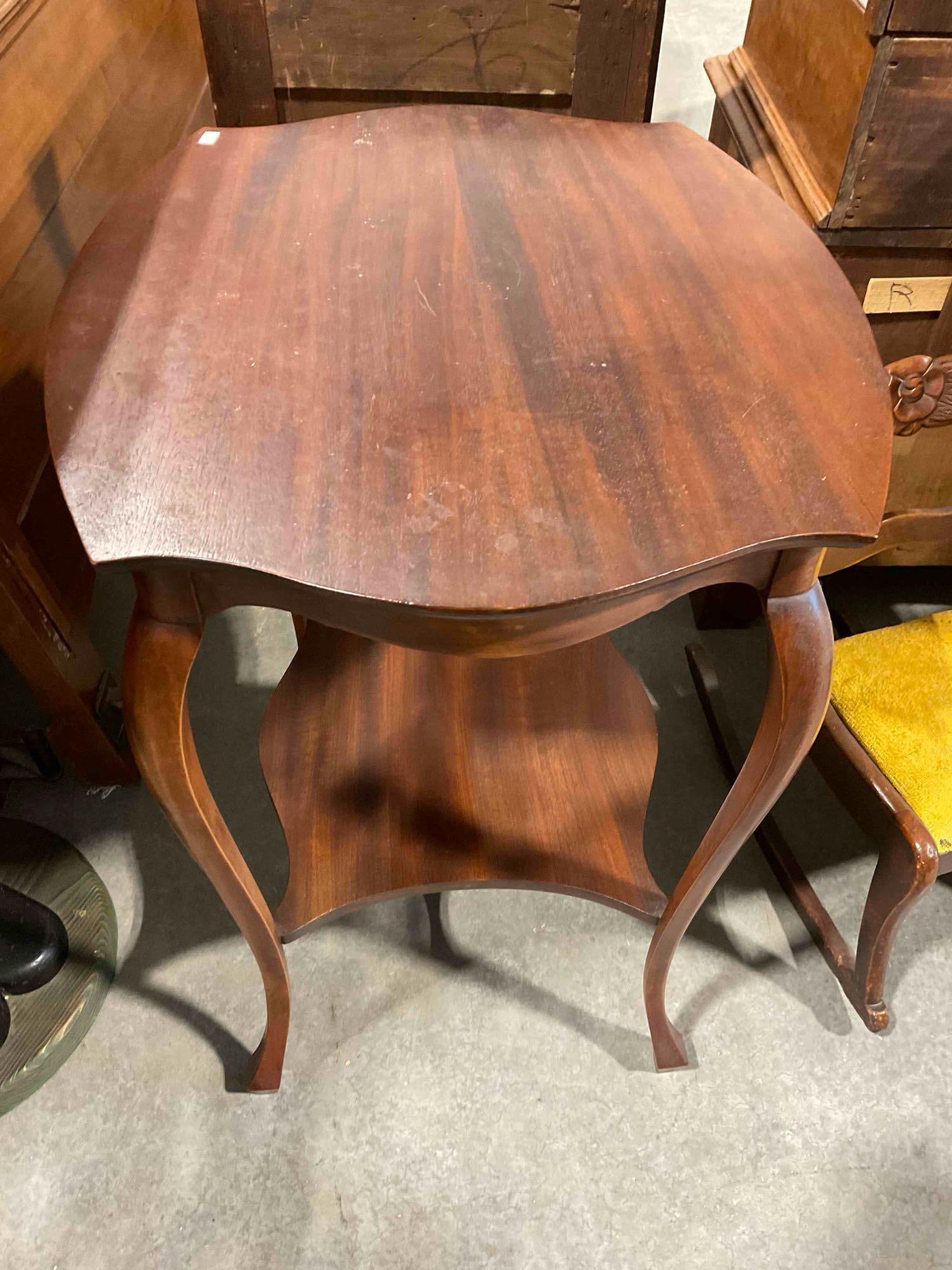 Vintage Handsome Mahogany 2-Tier Side or Card Table w/ Lovely Grain. Very Good Condition. See pics. - 4