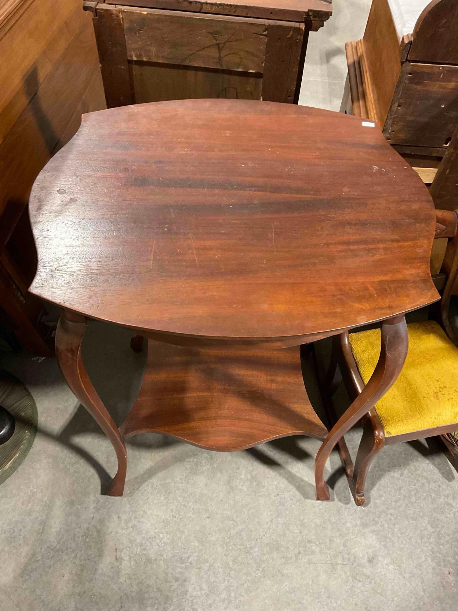 Vintage Handsome Mahogany 2-Tier Side or Card Table w/ Lovely Grain. Very Good Condition. See pics. - 5