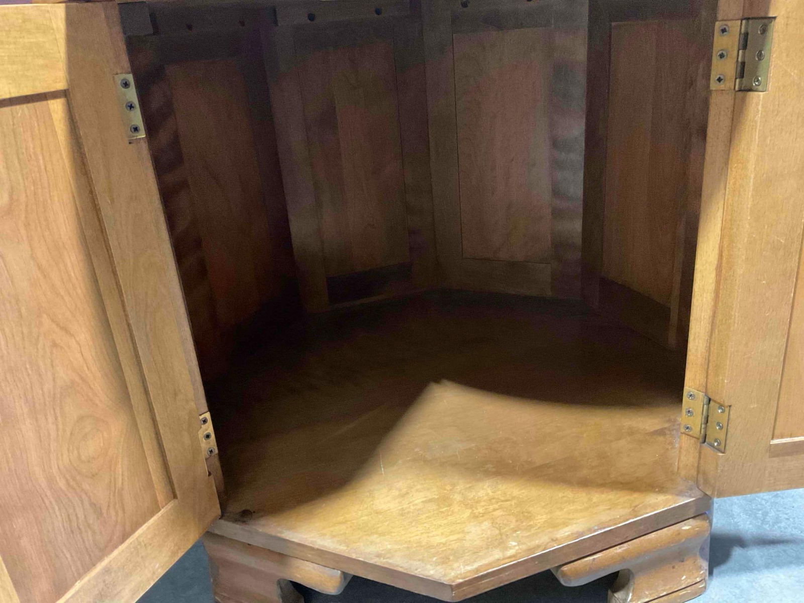 Vintage Octagonal Wood Side Table w/ Round Top & Storage Beneath. Very Good Condition. - 6