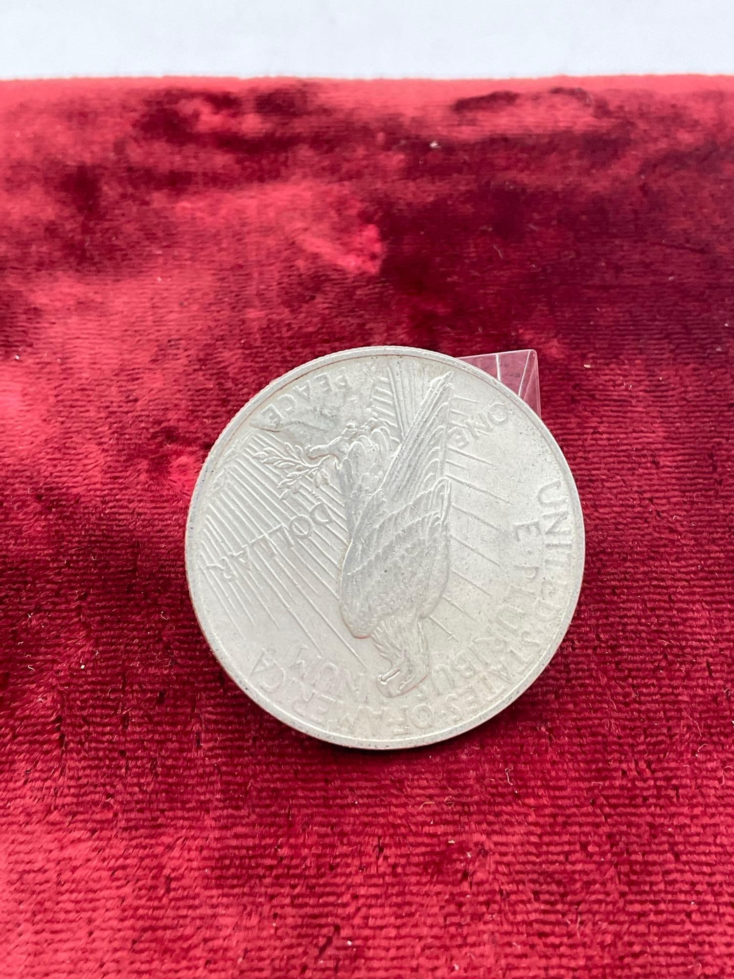 Antique 1922 Silver Peace Dollar Nice coin w/ good feather detail see pics - 2