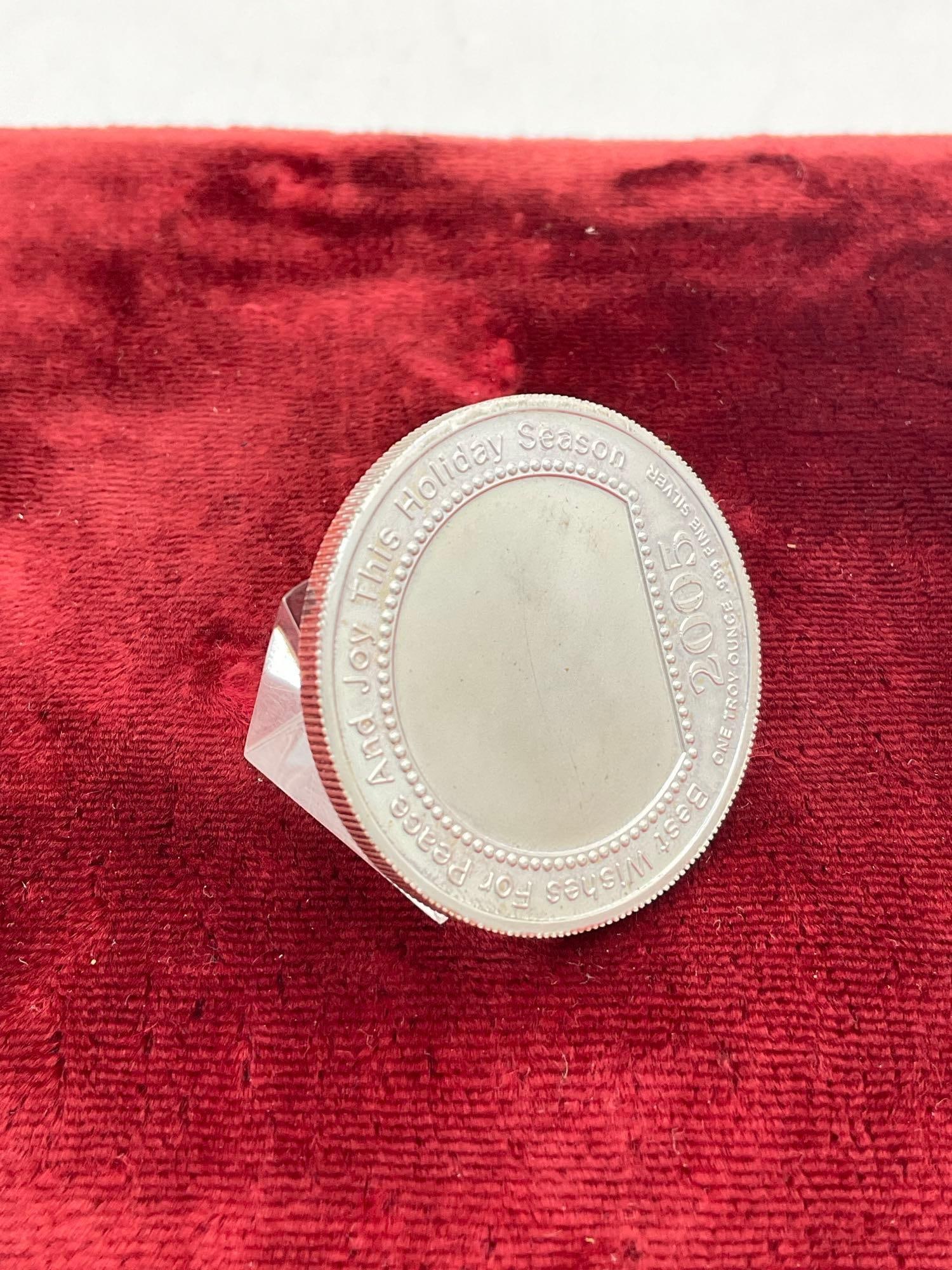 2005 .999 Silver 1 OZ Christmas Art round " Best wishes for peace and Joy this holiday Season - 3