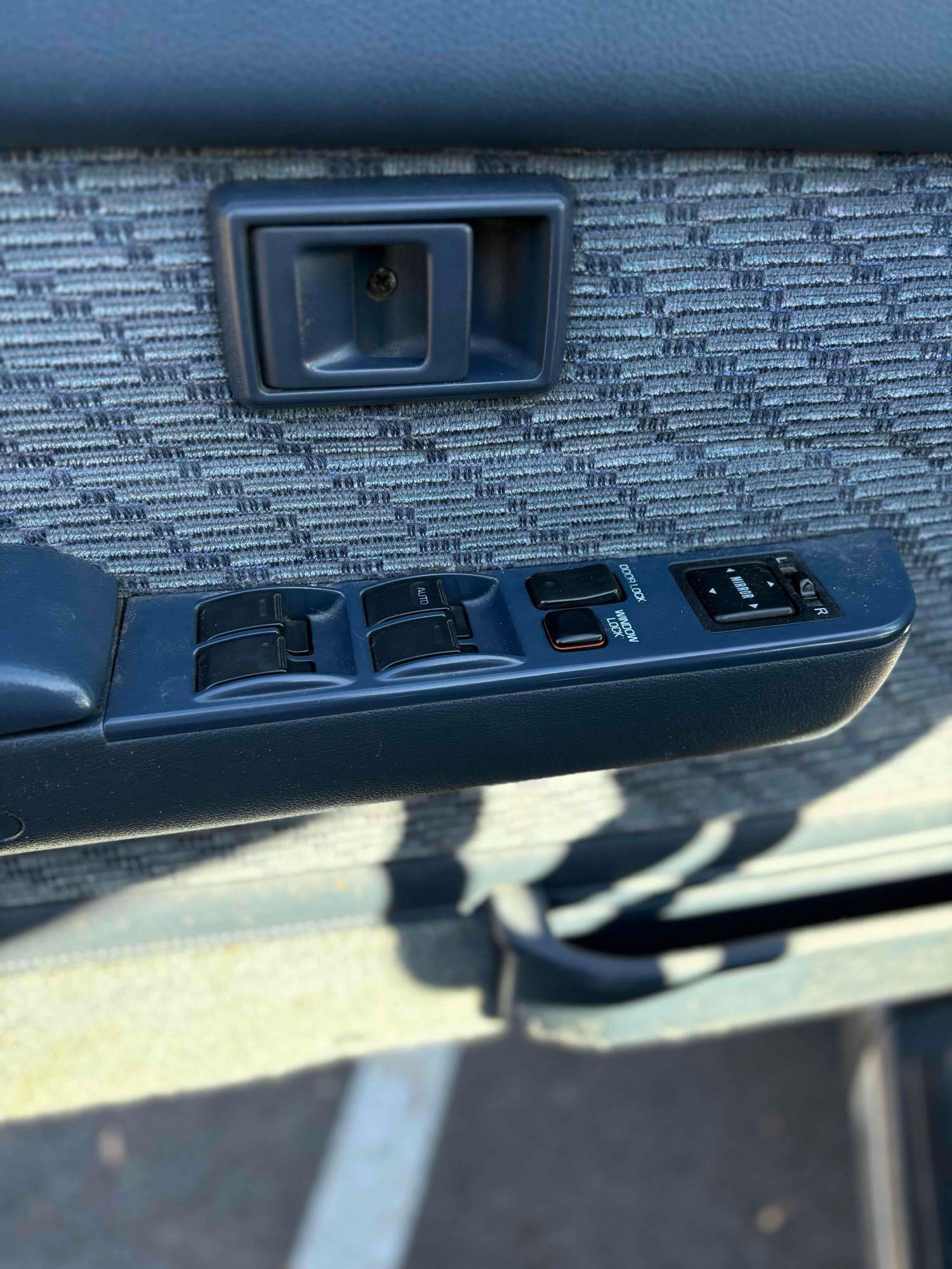 1995 Toyata 4Runner Limited 4Dr 3.0 V6 5sd manual Transmsion w/ 4Wheel Dr 147,585 Miles - 16