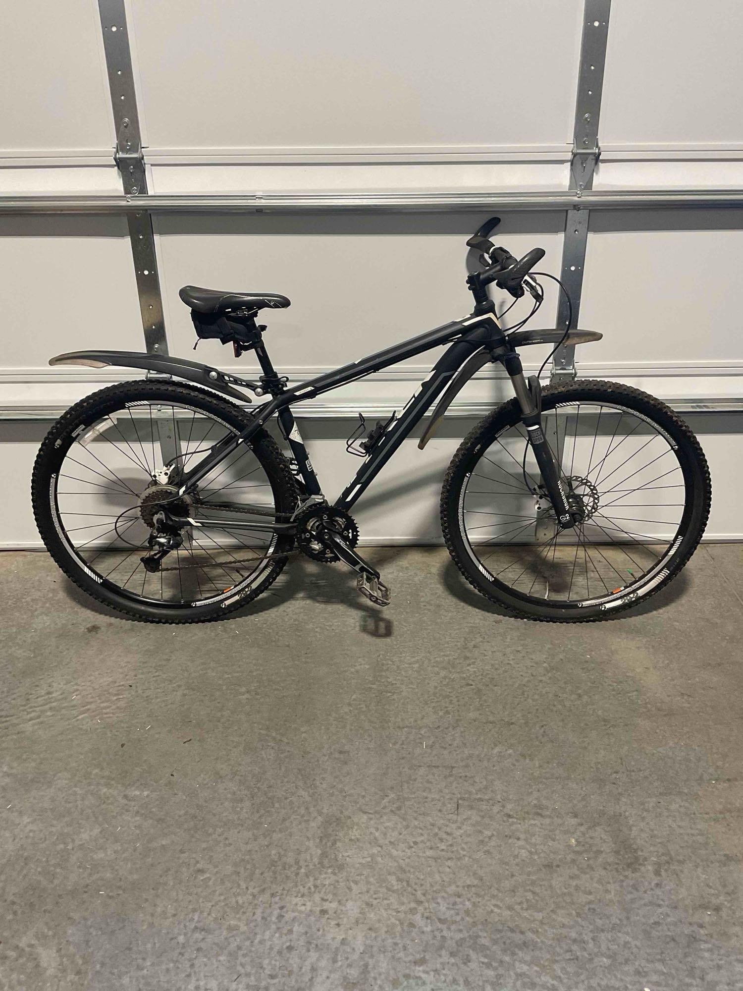 Trek Mamba 27 Speed Mountain Bike From the Gary Fisher Collection w/ Rockshox Suspension (1 of 8)