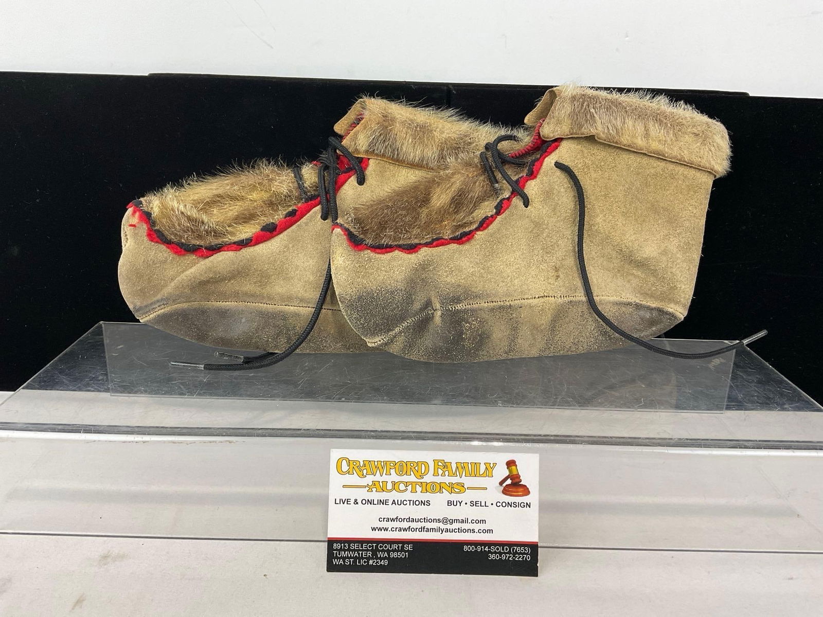 Pair of Native American Deerskin Moccasin Boots, w/ Cuff, about size 8-9, 3h x 10w x 7d inches: Appears to be in good shape. The piece measures approx 3h x 10w x 7d inches. See pics. E-5360 