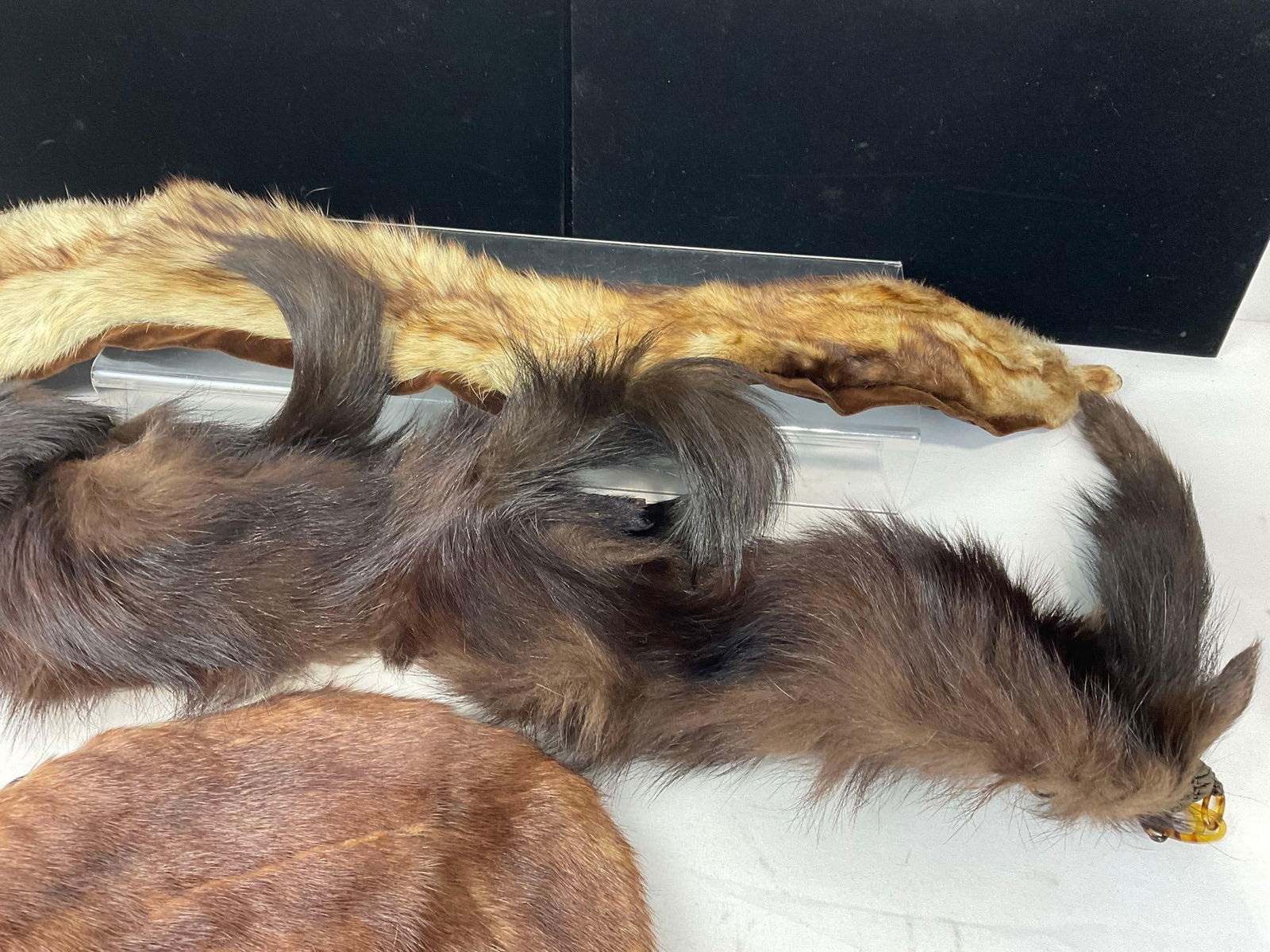 Few Fur pieces, Pale Mink Boa, 3 piece Whole Pelt Fur Scarf & Beaver(?) Pelt - 4