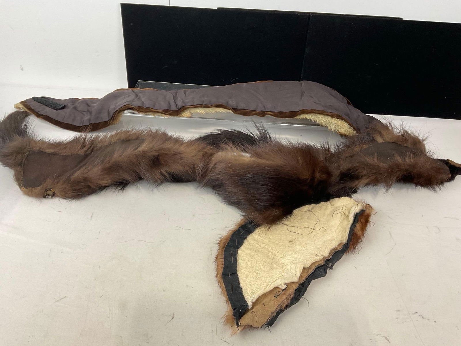 Few Fur pieces, Pale Mink Boa, 3 piece Whole Pelt Fur Scarf & Beaver(?) Pelt - 5