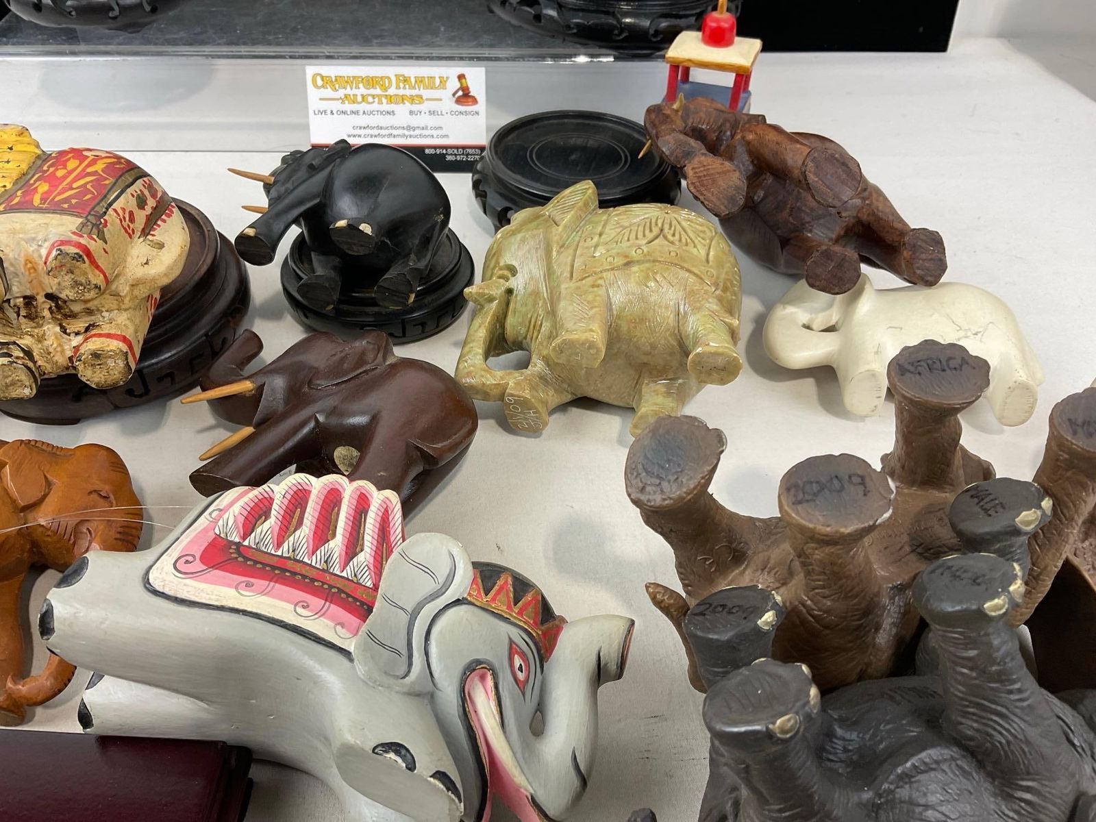 Assortment of Elephant Figures, 20 pieces, of various materials, Ceramic, Stone, Carved Wood & more - 7