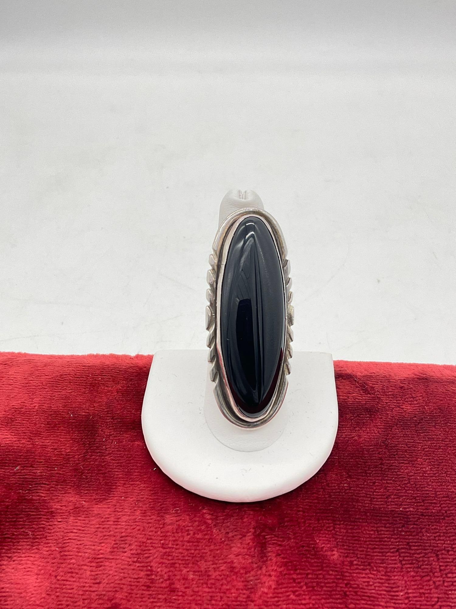 Large Sterling Silver Native American Navajo Ring w/ Black onyx setting signed Nakai sz 8: c-5320 Nakai refers to several Navajo silversmiths, often working as a family , (Gilo & Grace Nakai ), known for classic Navajo styles like turquoise/coral inlay, stamped designs, and