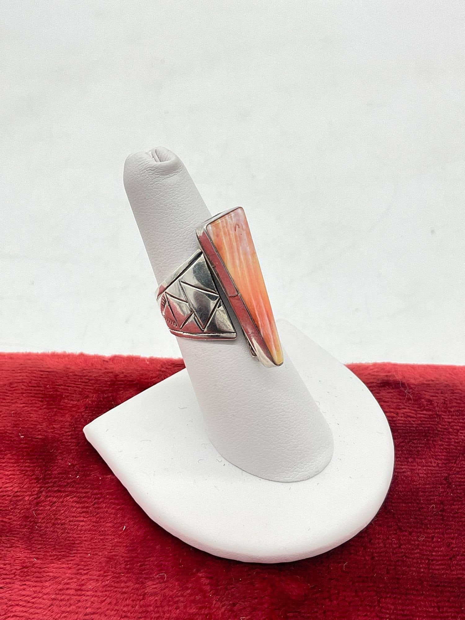 Vintage Sterling Silver Native American ring Featuring Orang Spiny oyster setting - 2