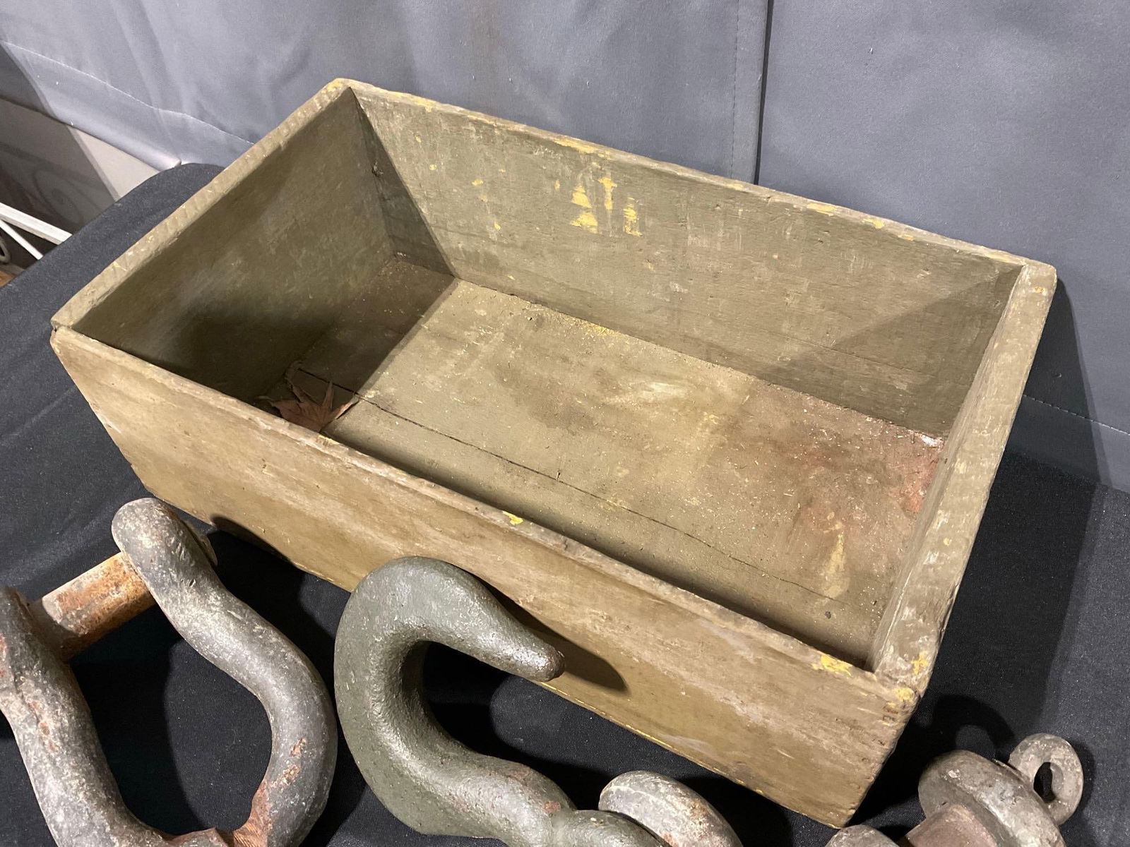 3 Cast Screw Pin Anchor Shackles, Hook, and vintage wooden box - 4