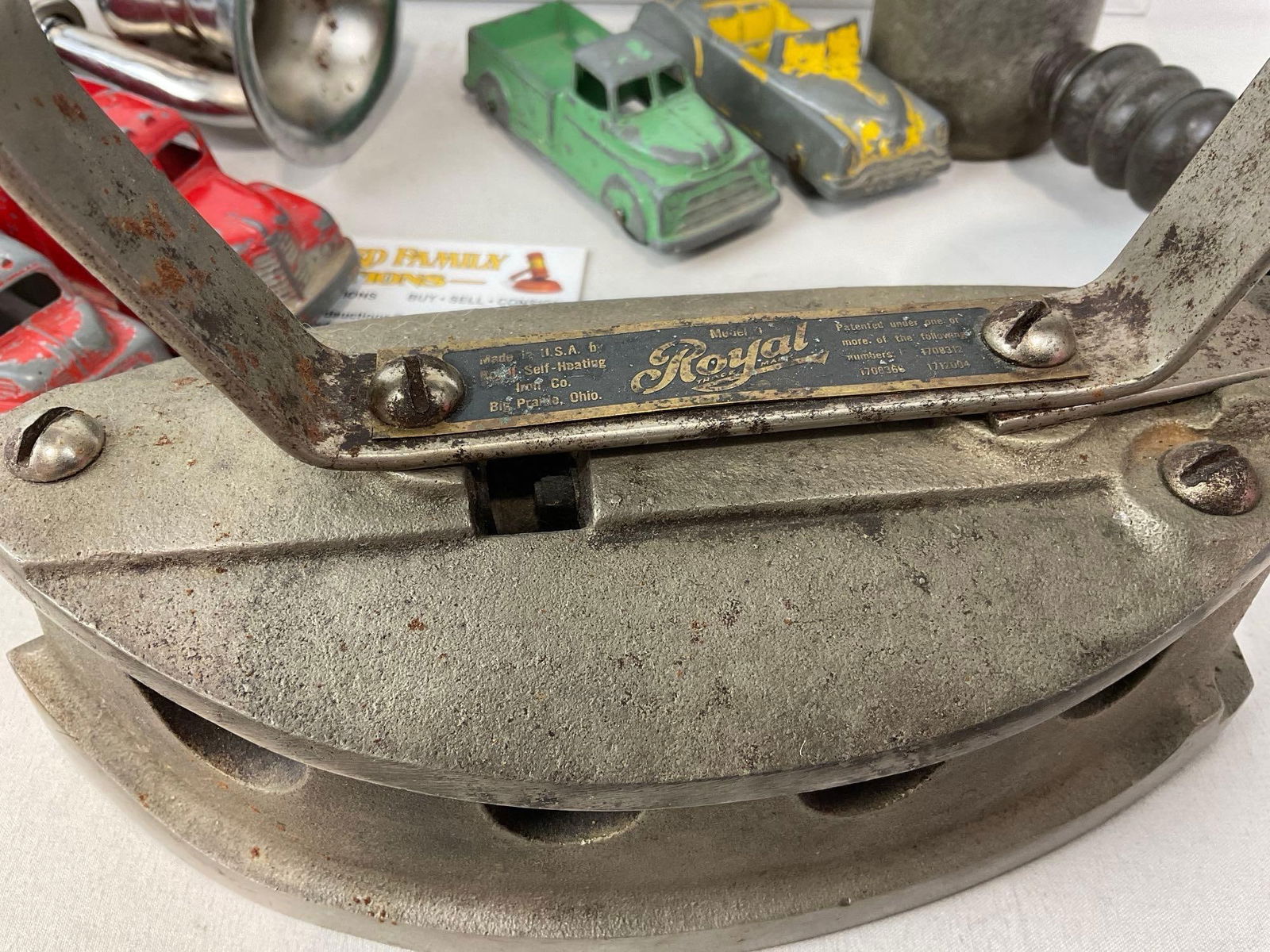 Antique Royal Model D Self Heating Sad Iron, 2 Insulators, Horn, & 4 Tootsietoy Diecast Cars - 5