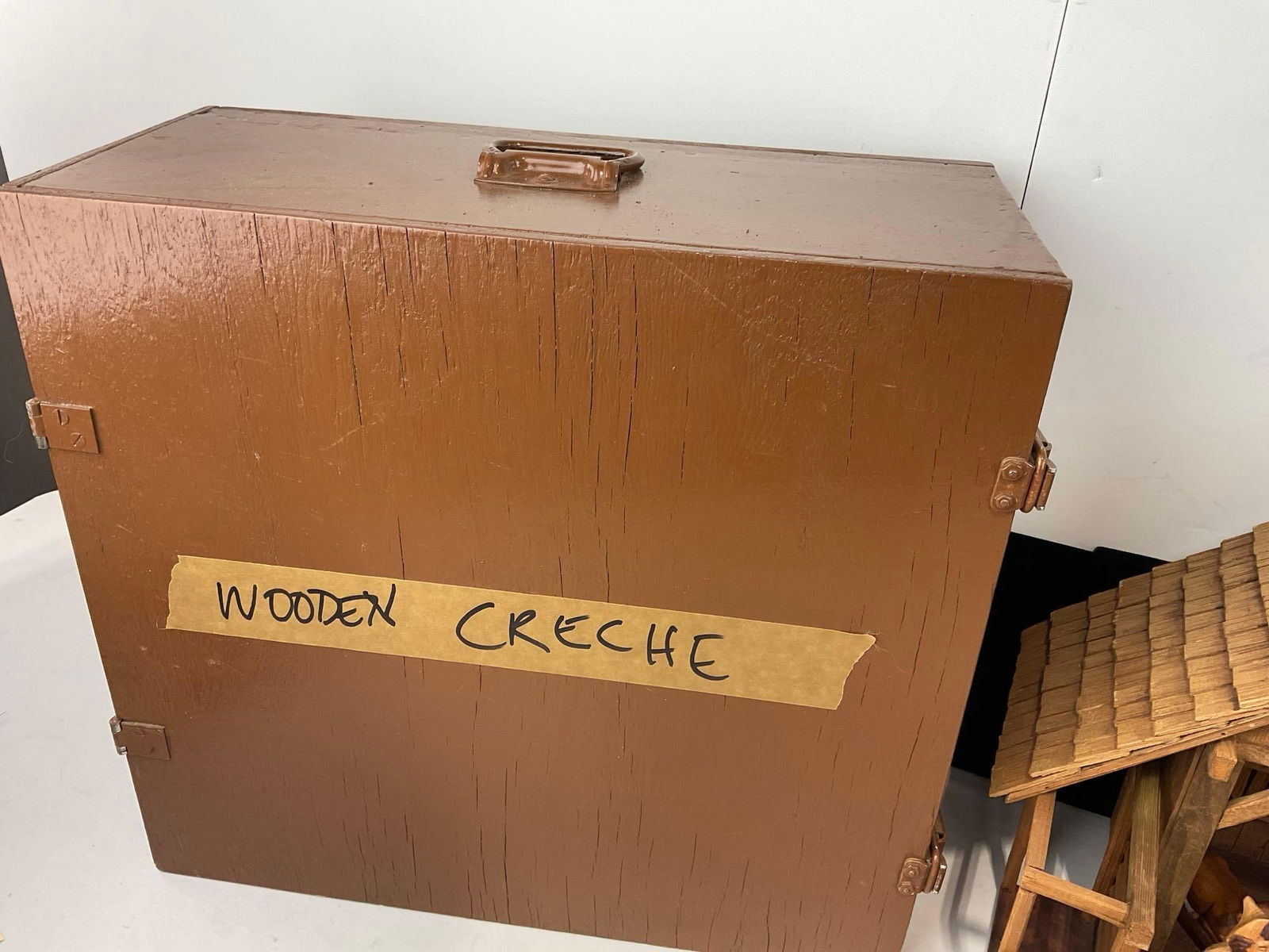 Vintage Nativity in Case, Carved Wooden Biblical Characters, & Barn Animals & Wooden Barn - 2