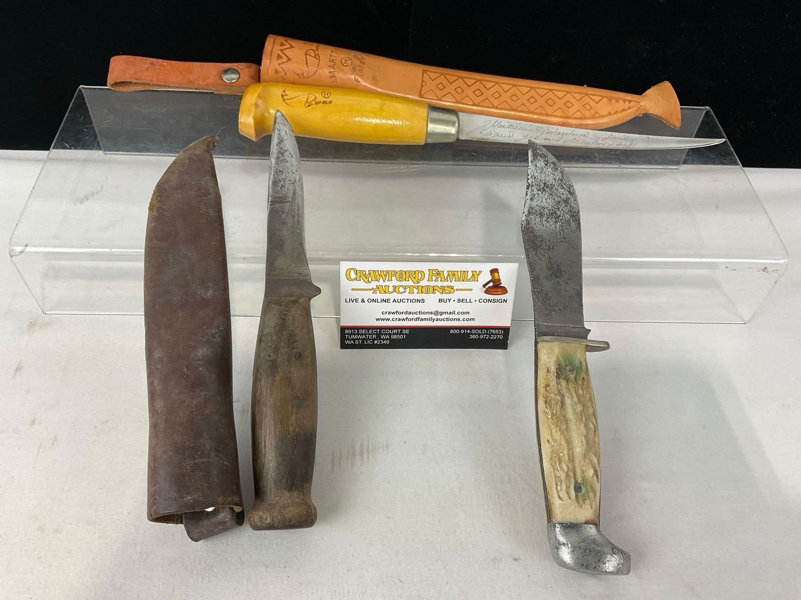 3 Knives, Camillus & Rapala Knives, w/ 2 leather sheaths: Appears to be in good shape. The piece measures approx 12h x 4w x 3d inches. See pics. E-5360 