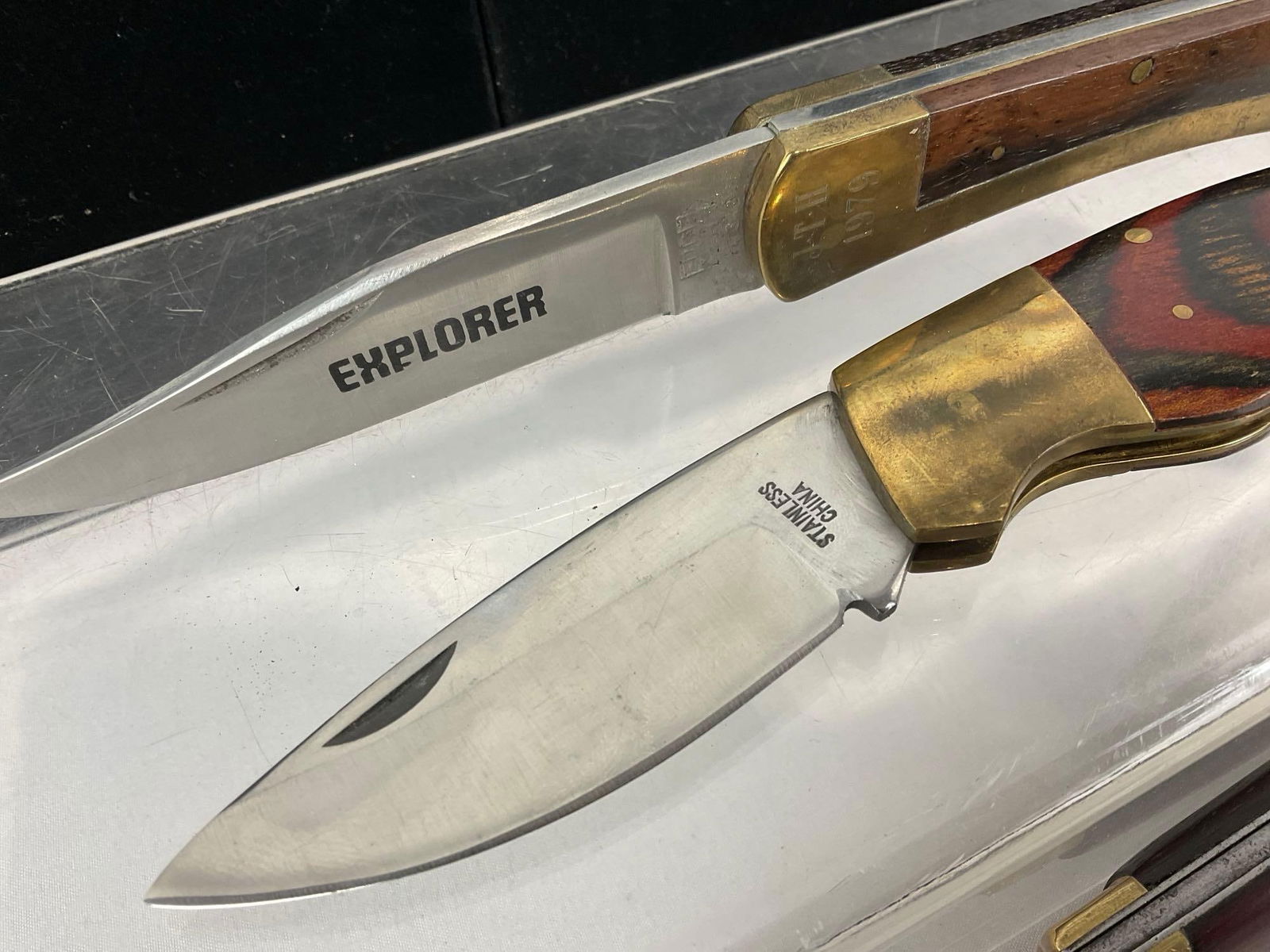 3 Folding Knives, Edgemark Explorer, & pair of Replicas, Kershaw & Ka-Bar style - 2