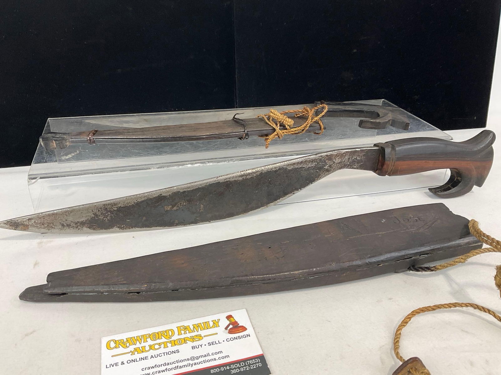 Pair of Philippine Barong Swords/Knives, Wooden Sheaths, some wear can be seen - 3