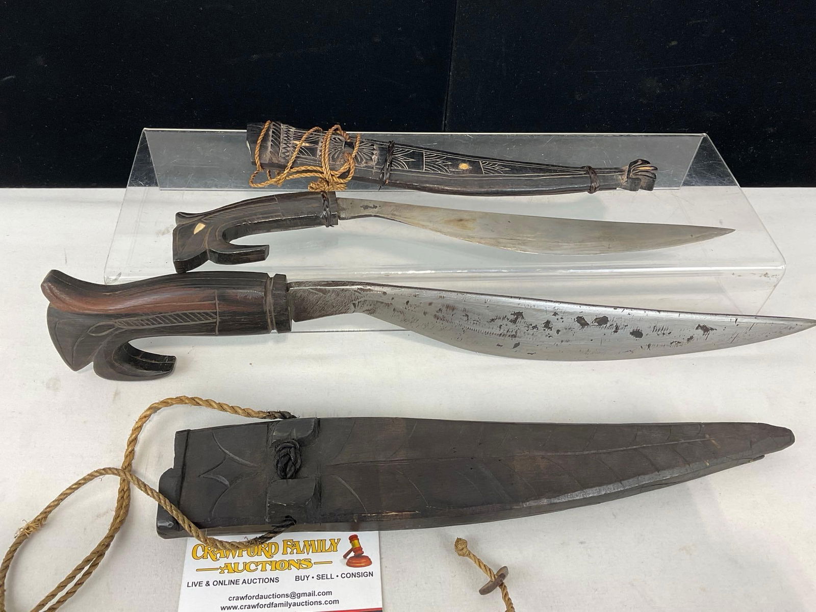 Pair of Philippine Barong Swords/Knives, Wooden Sheaths, some wear can be seen - 4