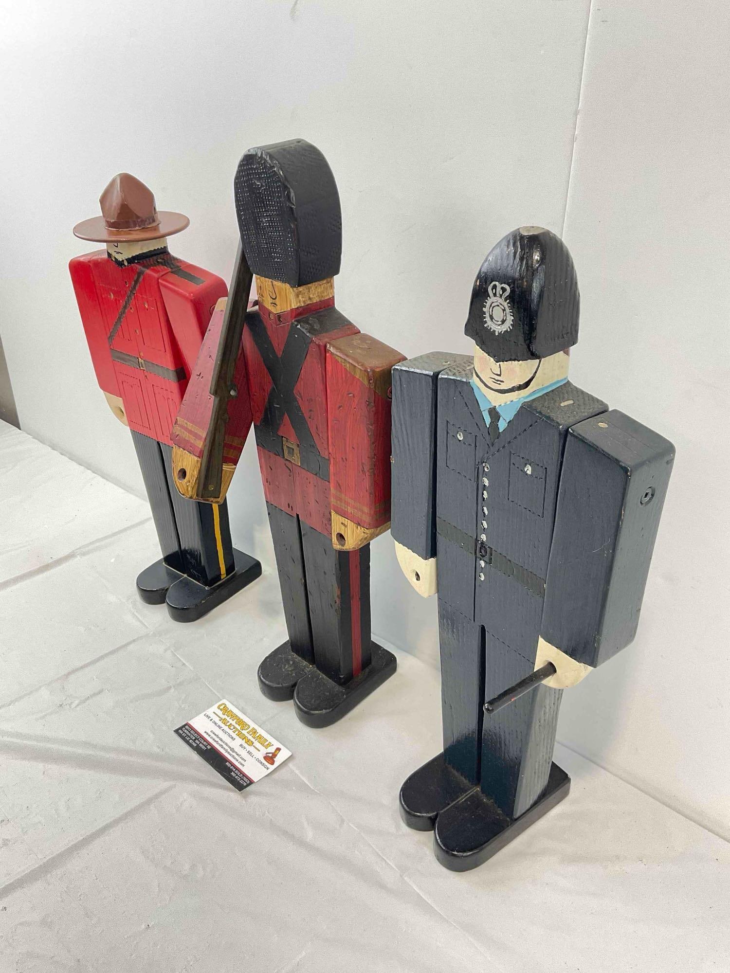 3 pcs Vintage Handmade Wooden Toy Soldiers, incl. Mountie, British Police & Queen's Guard. - 2