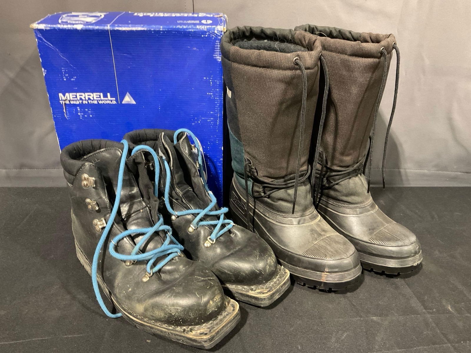 Merrell Air Cushion Challenge 11.5 Size Mens & Baffin Snow Boots, W10 Size: Appears to be in good shape. The piece measures approx 13h x 16w x 13d inches. See pics. E-5180 