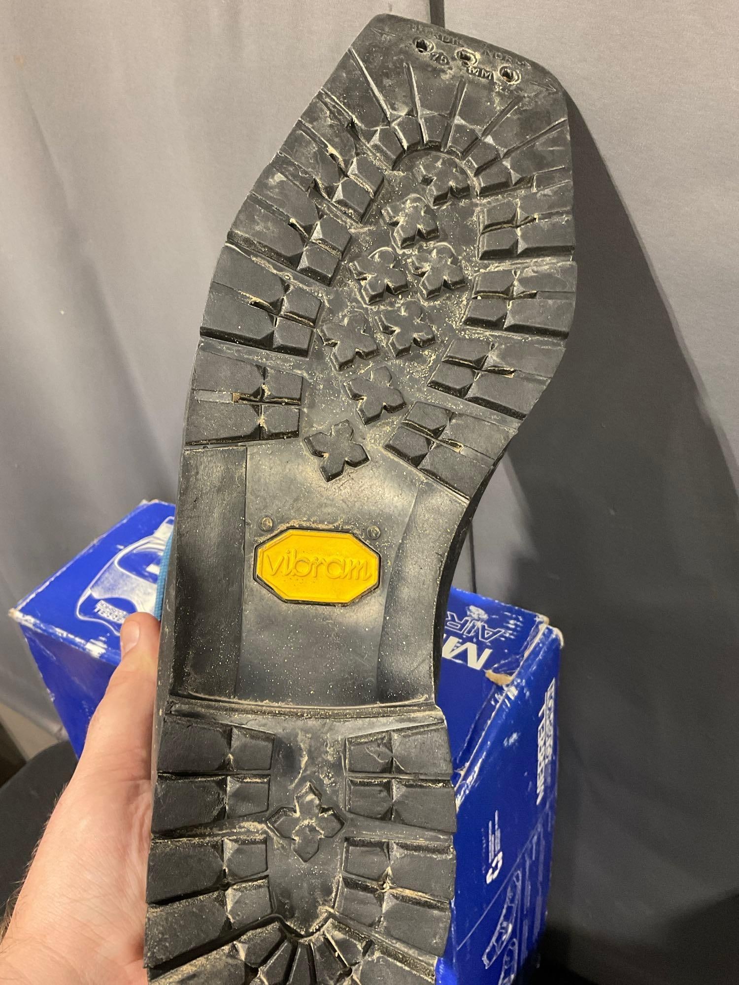 Merrell Air Cushion Challenge 11.5 Size Mens & Baffin Snow Boots, W10 Size - 5