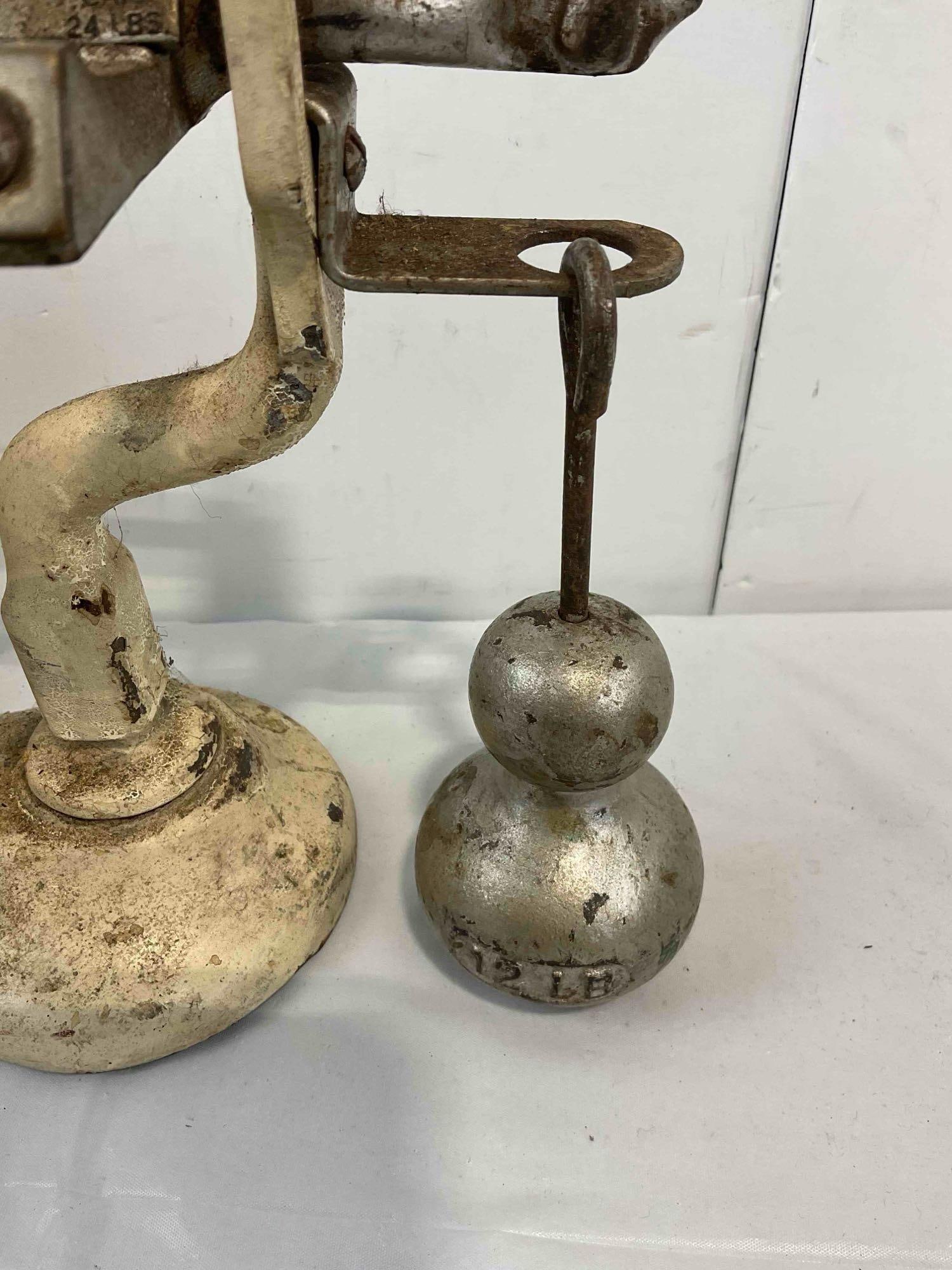 2 pcs Vintage Metal Scales, incl. Detecto-Lette Baby Scale & Cast Iron Balance Scale. See pics. - 8