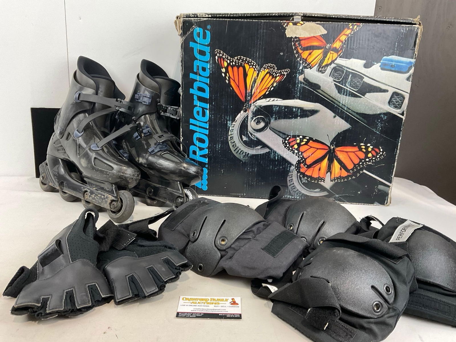 Vintage 1993 Rollerblades in original box, Size 11, w/ Pads, box is 7h x 18w x 22d inches: Originally sold for 169.99 dollars. Appears to be in good shape. The piece measures approx 7h x 18w x 22d inches. See pics. E-5180 