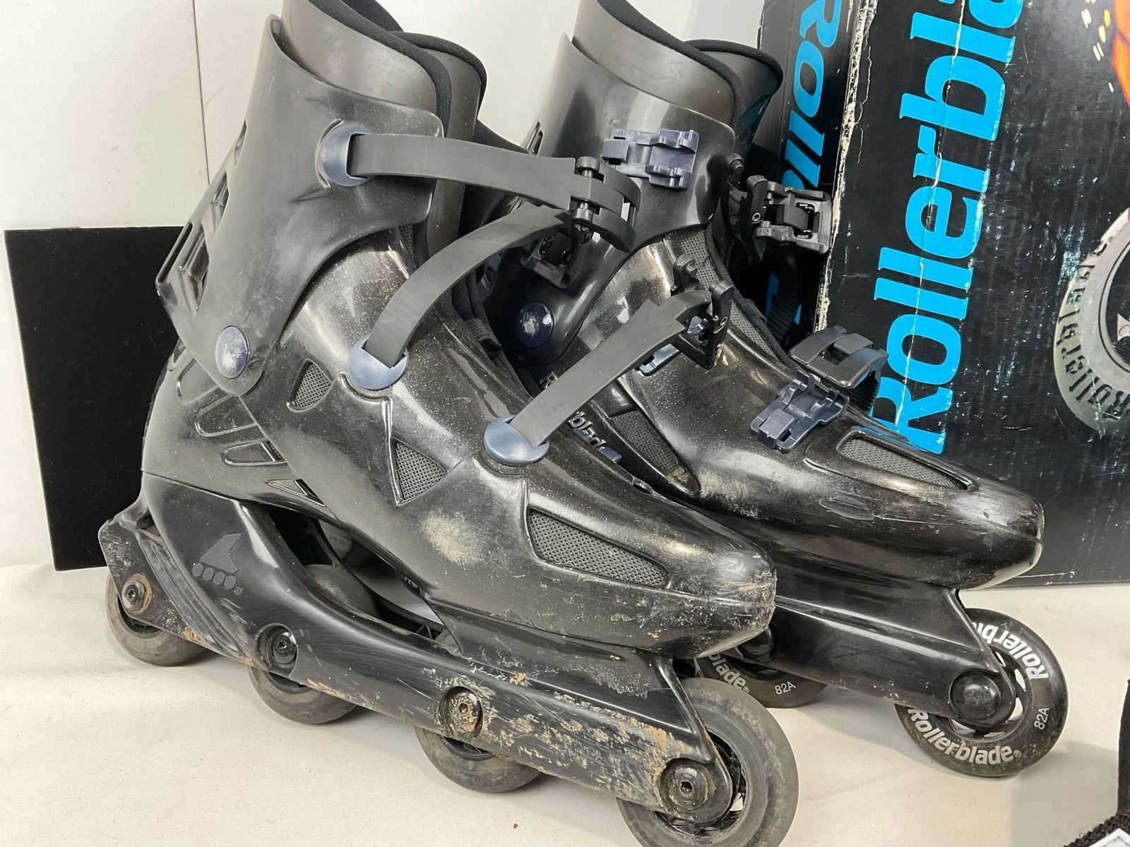 Vintage 1993 Rollerblades in original box, Size 11, w/ Pads, box is 7h x 18w x 22d inches - 2