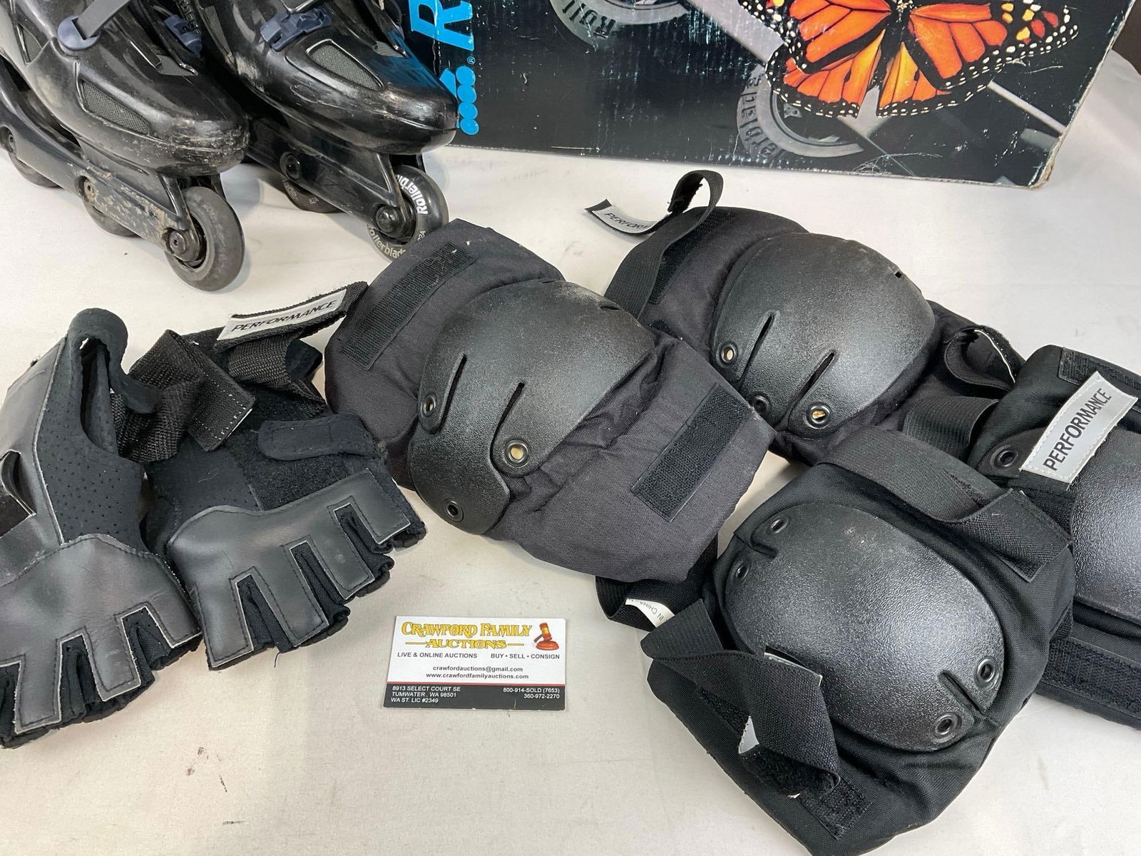 Vintage 1993 Rollerblades in original box, Size 11, w/ Pads, box is 7h x 18w x 22d inches - 3