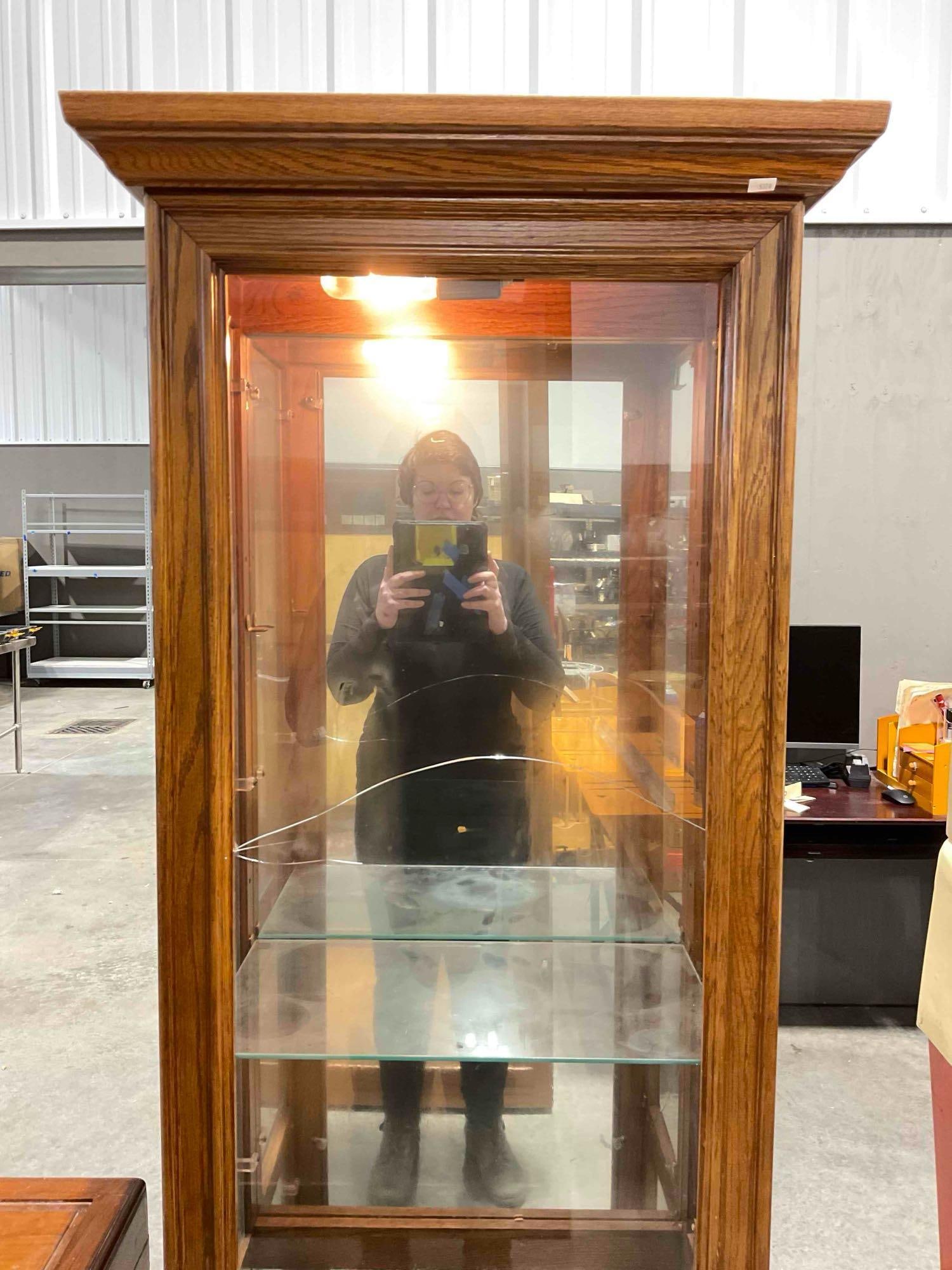 Vintage Lighted Wood & Glass Display Case w/ Mirrored Back & 1 Shelf. As Is Condition. See pics. - 3