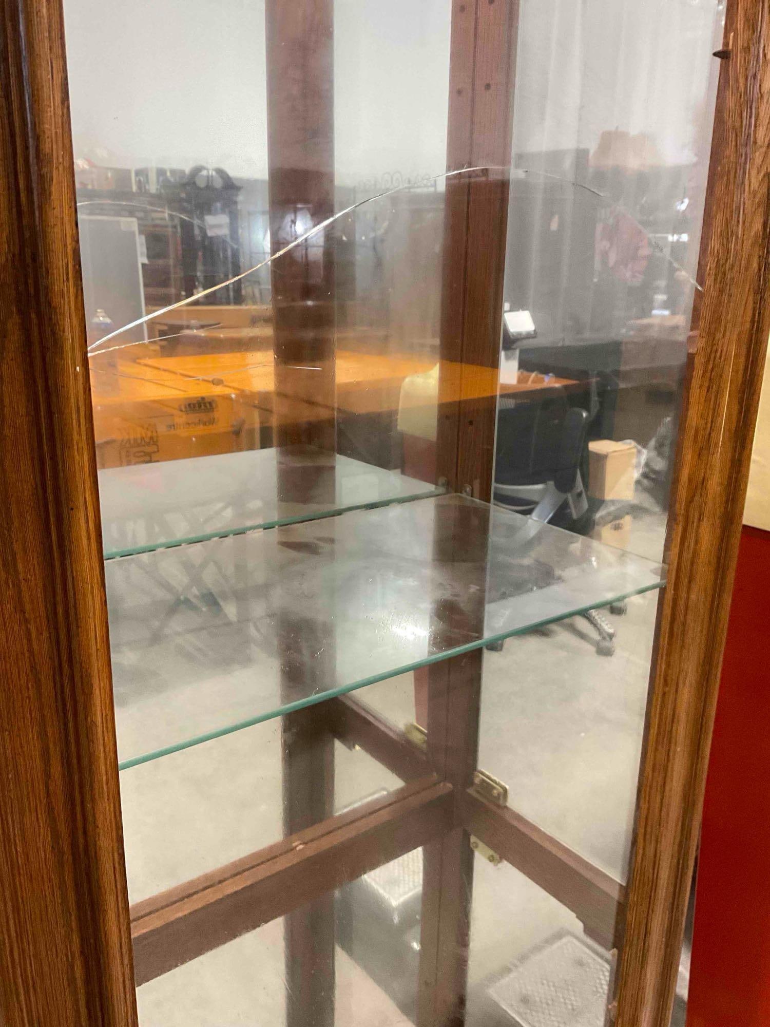 Vintage Lighted Wood & Glass Display Case w/ Mirrored Back & 1 Shelf. As Is Condition. See pics. - 4