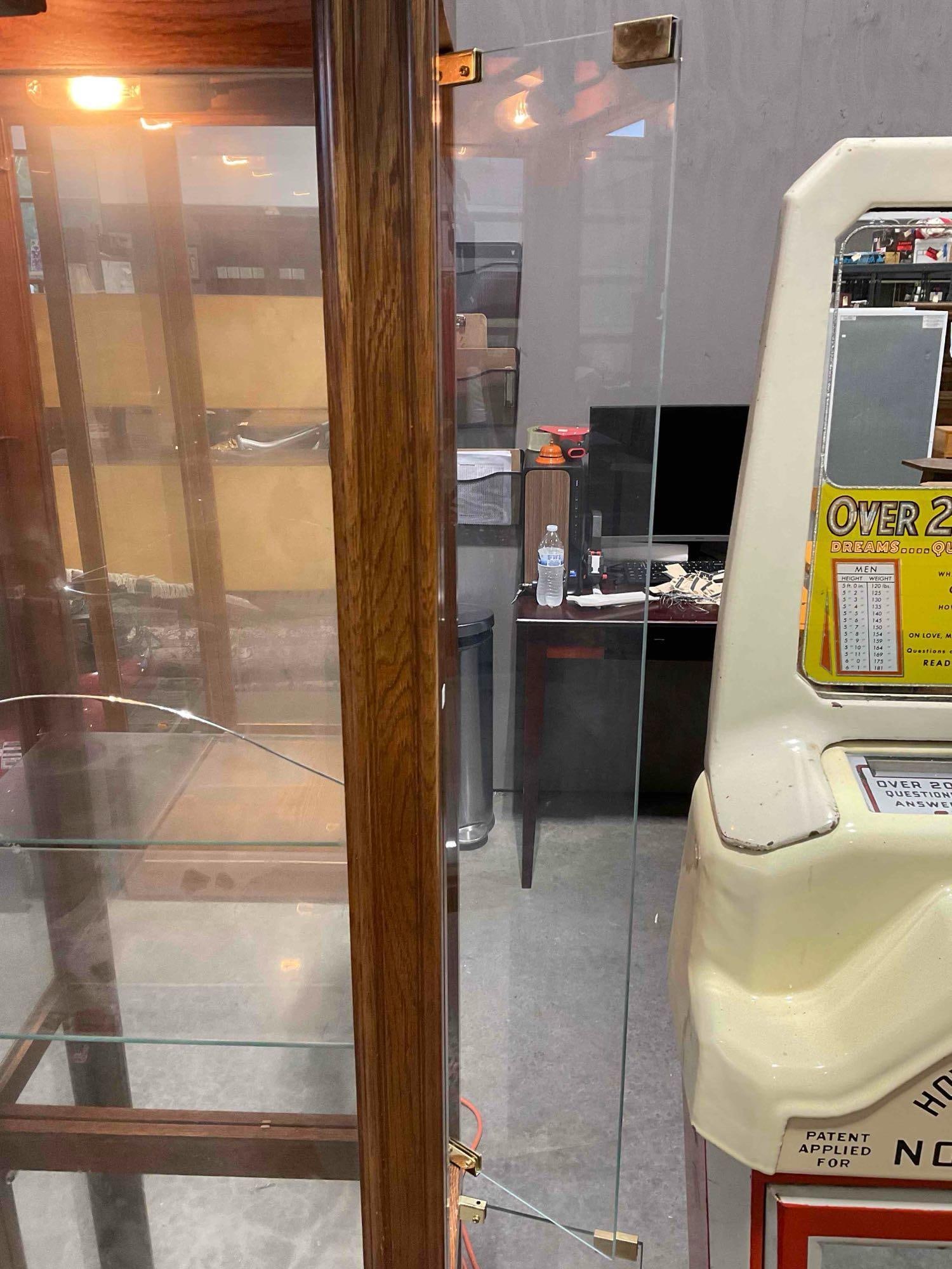 Vintage Lighted Wood & Glass Display Case w/ Mirrored Back & 1 Shelf. As Is Condition. See pics. - 7