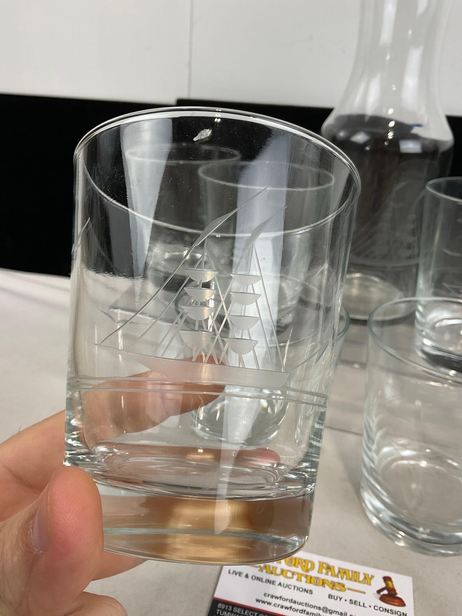 Vintage Handcut Etched Clipper Decanter & 8 Double Old Fashioned Glasses, matching pattern - 4