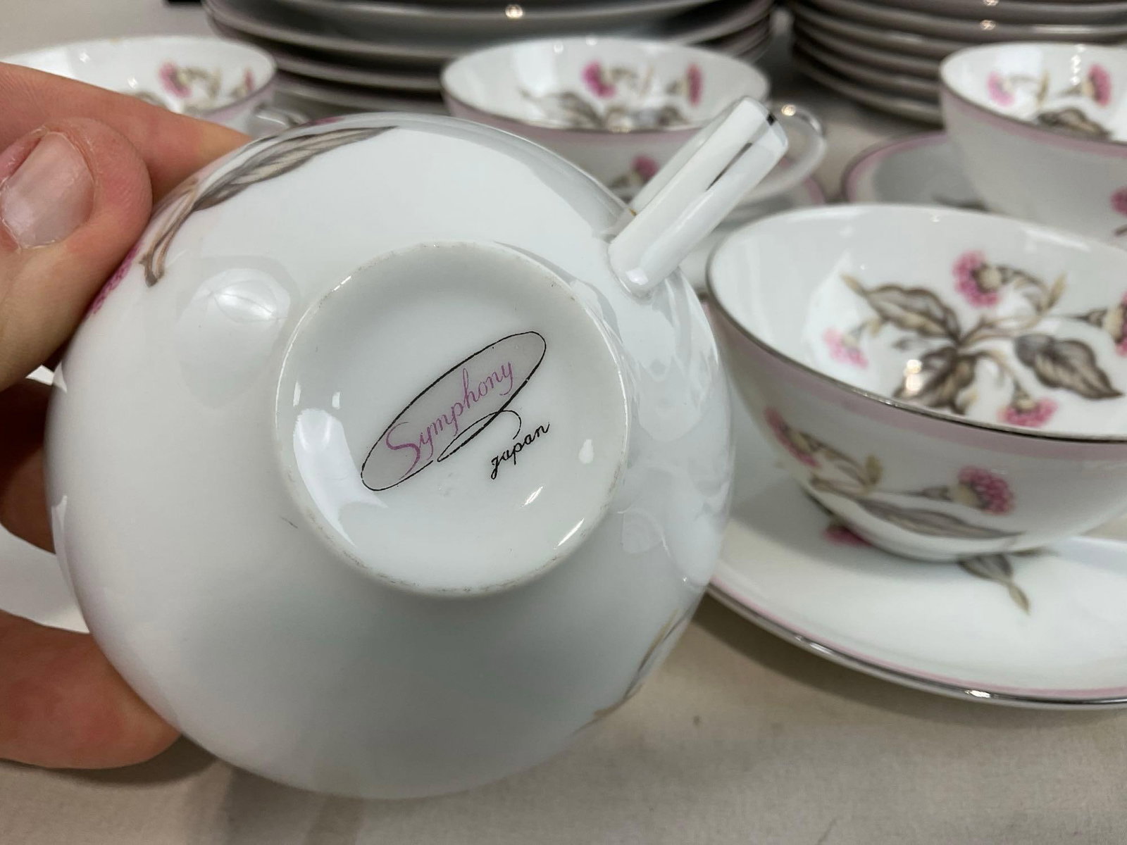 Symphony Japanese China, 8 Dinner Plates, 8 Bread Plates, 7 Cups & 7 Saucers, Pink & Grey Pattern - 4