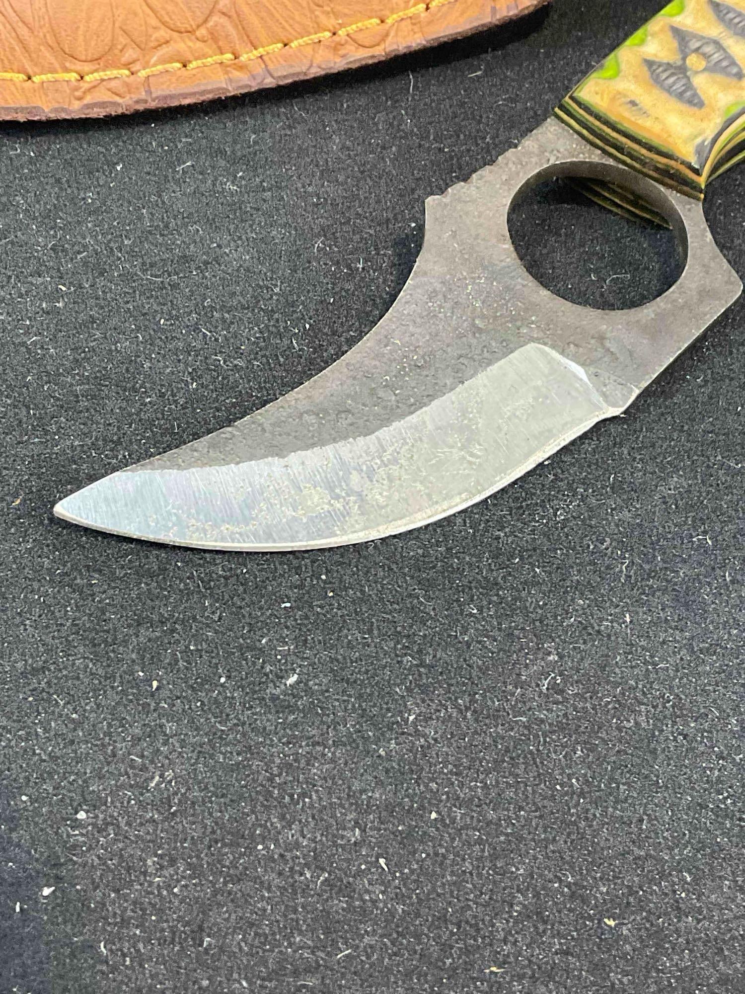 2 pcs Fixed Blade Knives, 1x Hatched Steel Throwing Knife & 1x Damascus Steel Cowboy Knife. - 2