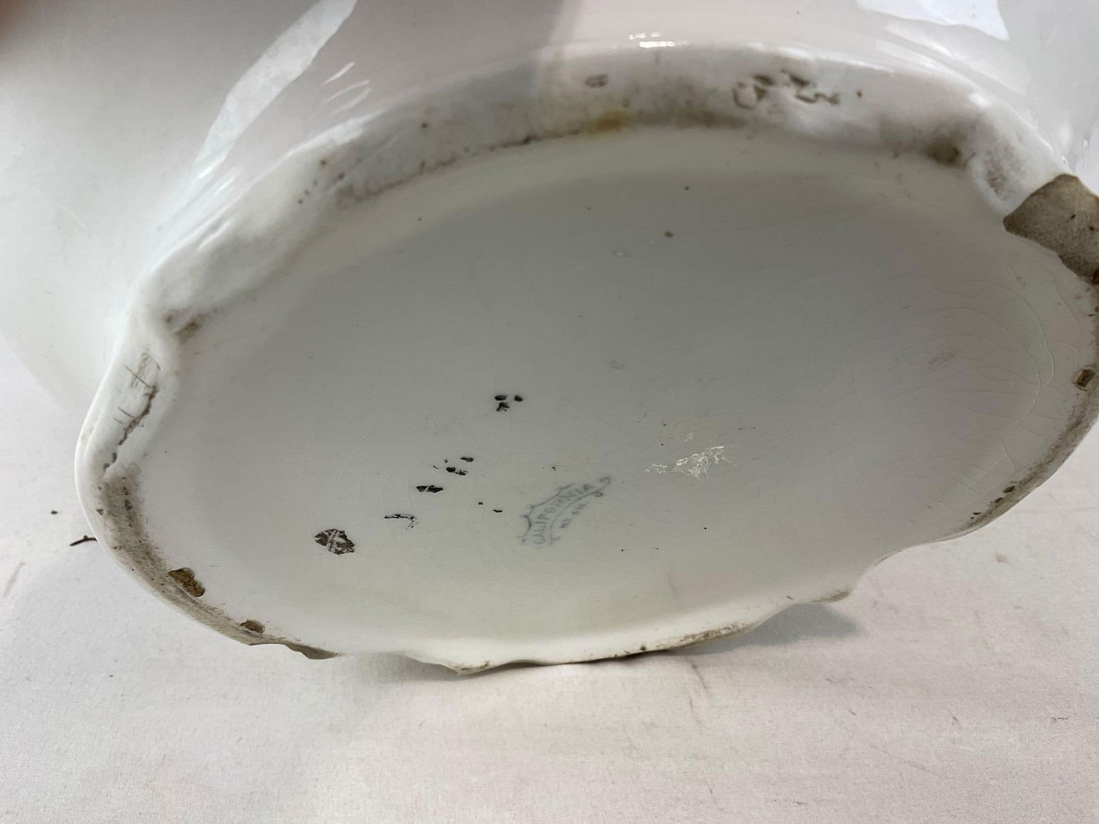 Chamberpot full of Vintage/Antique Doorknobs, Glass, Bronze & more, 16h x 12w x 12d inches - 5