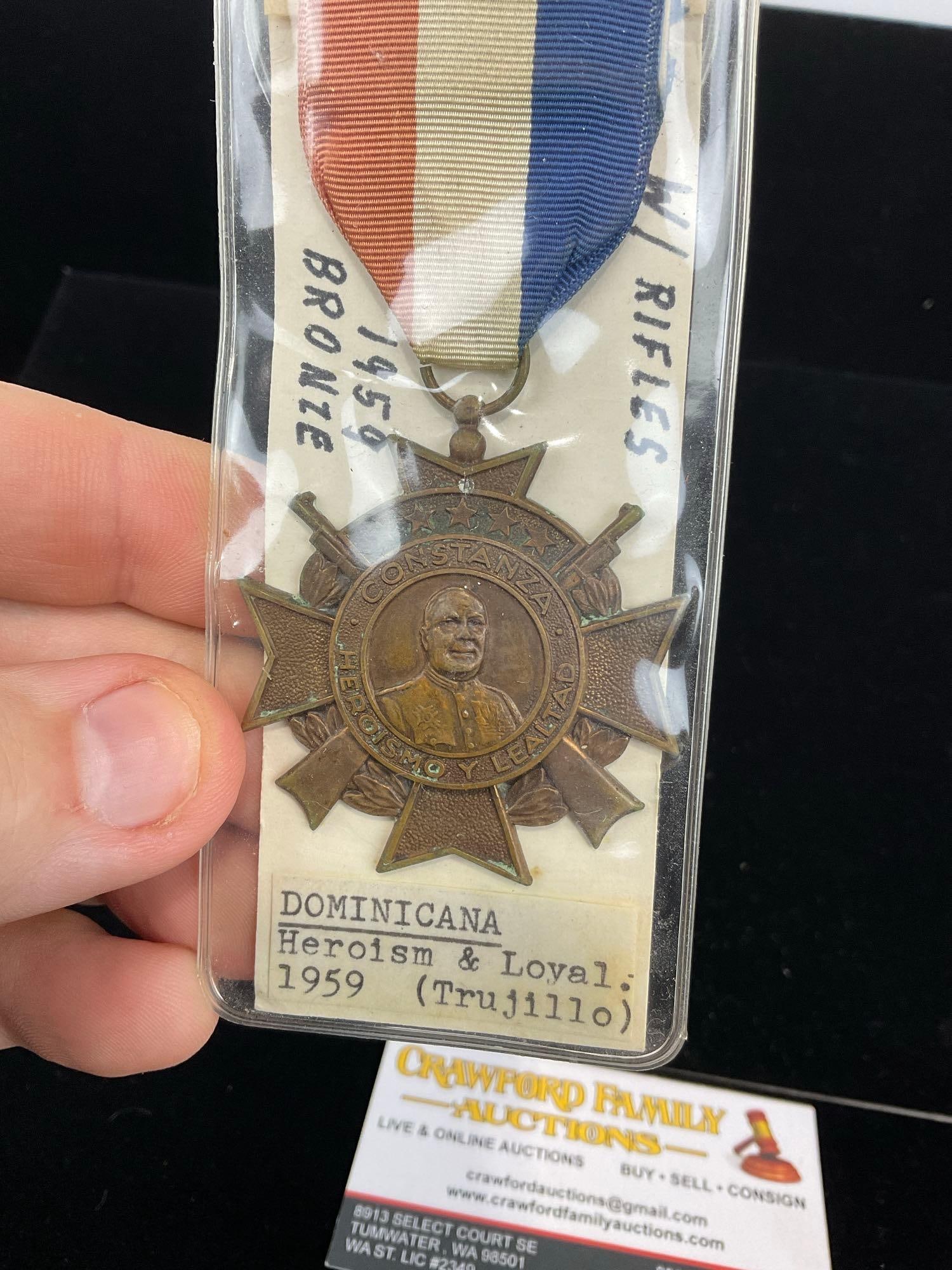 Pair of Medals, Ecuador Honor & Dignity Military & Domincana Heroism & Loyalty 1959 (Trujillo) - 3