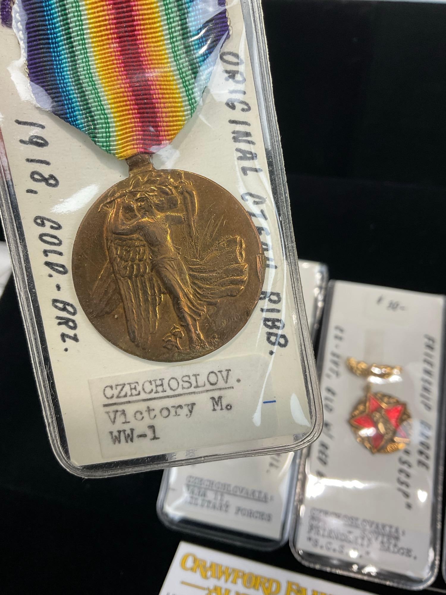 3 Czechoslovak. Badges & 1 WW1 Victory Medal, Para 11 Mil, Czech/Soviet Friendship & Model Soldier - 2