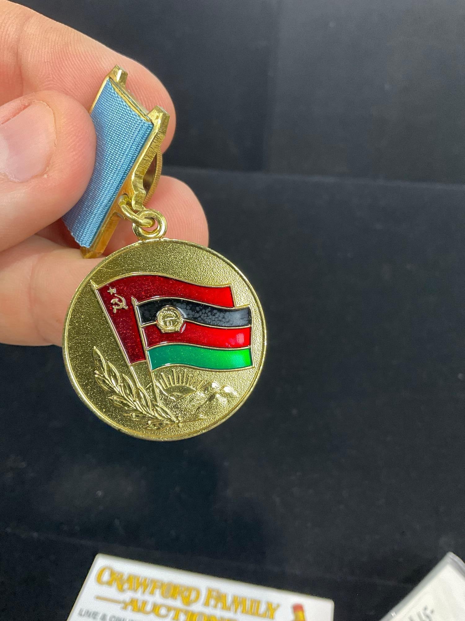 Pair of Afghanistan-USSR Friendship Medals, 1979-89, bronze gilt w/ Enamels - 3