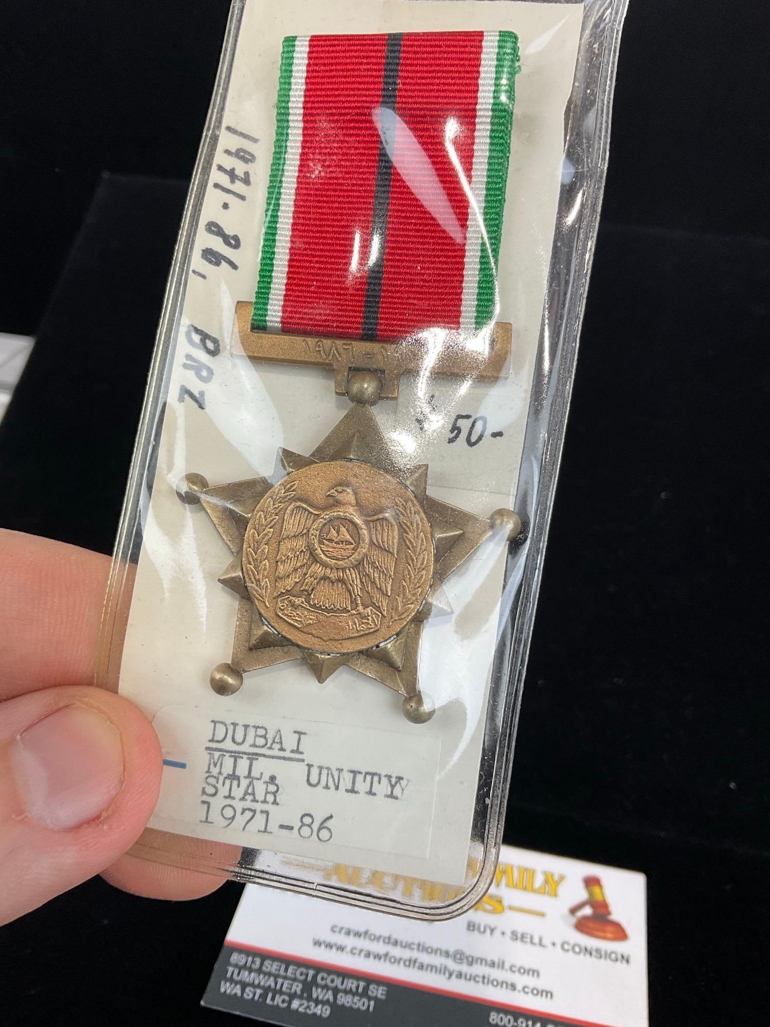 2 Medals, Dubai Mil Unity Star 71-86, UAE Kuwait Liberation Medal 1991 & Abu Dhabi Hat Badge Defe... - 4