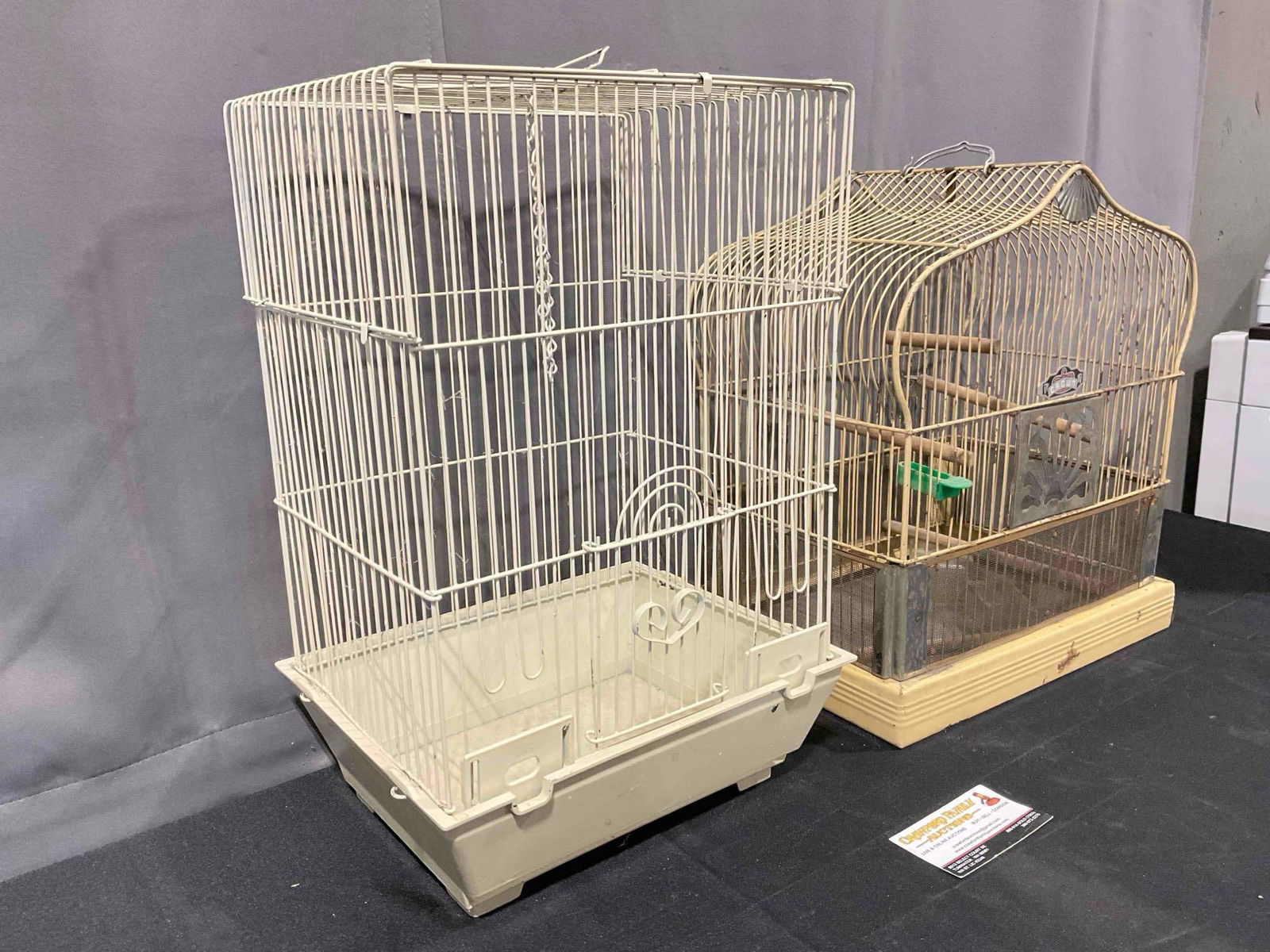 2 pcs Vintage Cream Painted Metal Wire Bird Cages, incl. 1x Crown. Good Condition. See pics. - 2