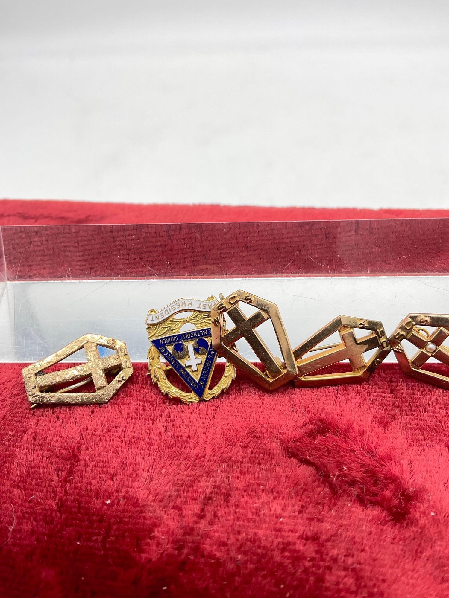 5x10K gold religious pins Marked 10K Gold top see pics Total Weight is10.68 grams - 2