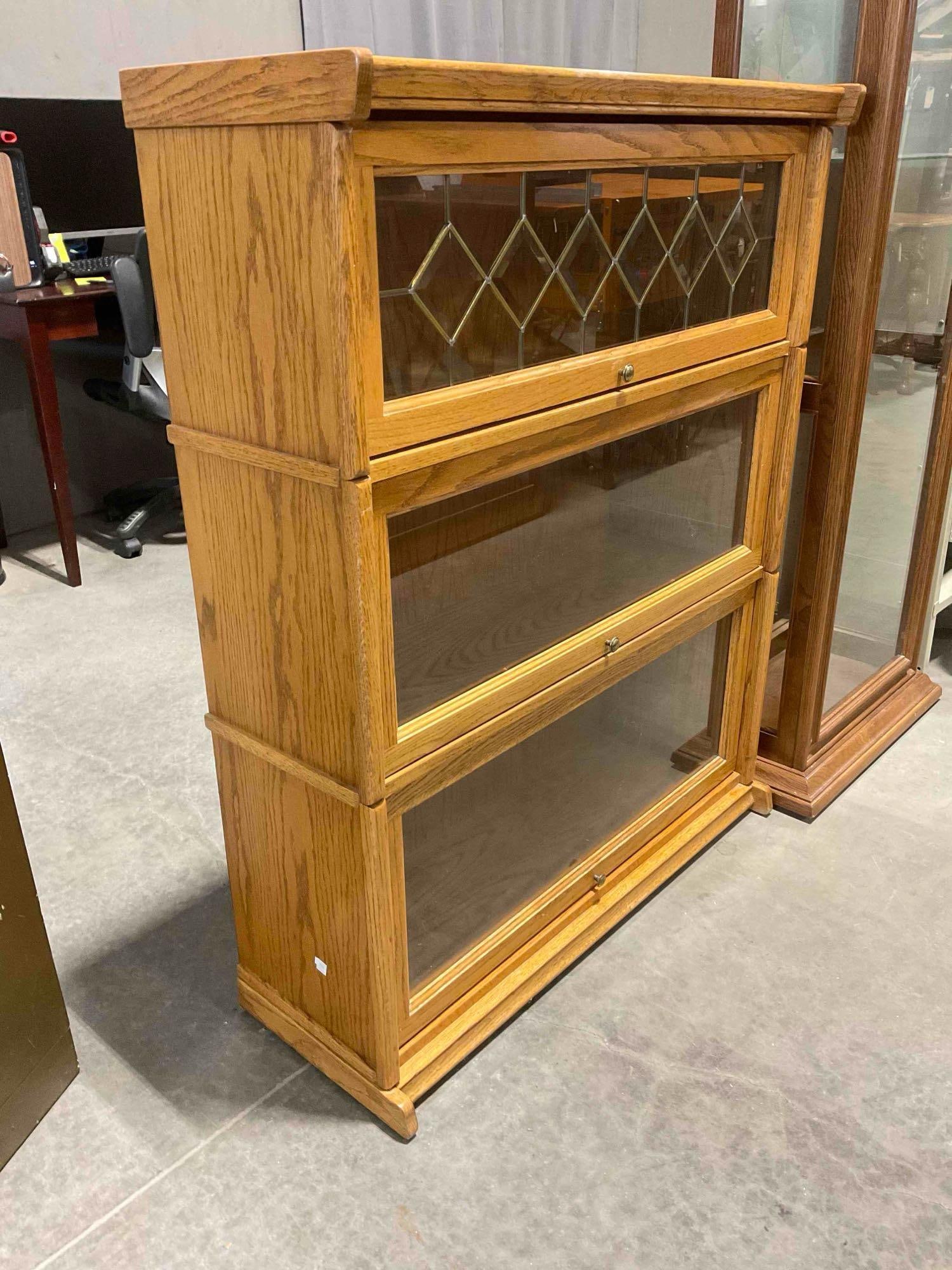 Vintage Oak Wood 3-Tier Barrister Style Bookcase w/ 1x Decorative Panel. Very Good Condition. - 2