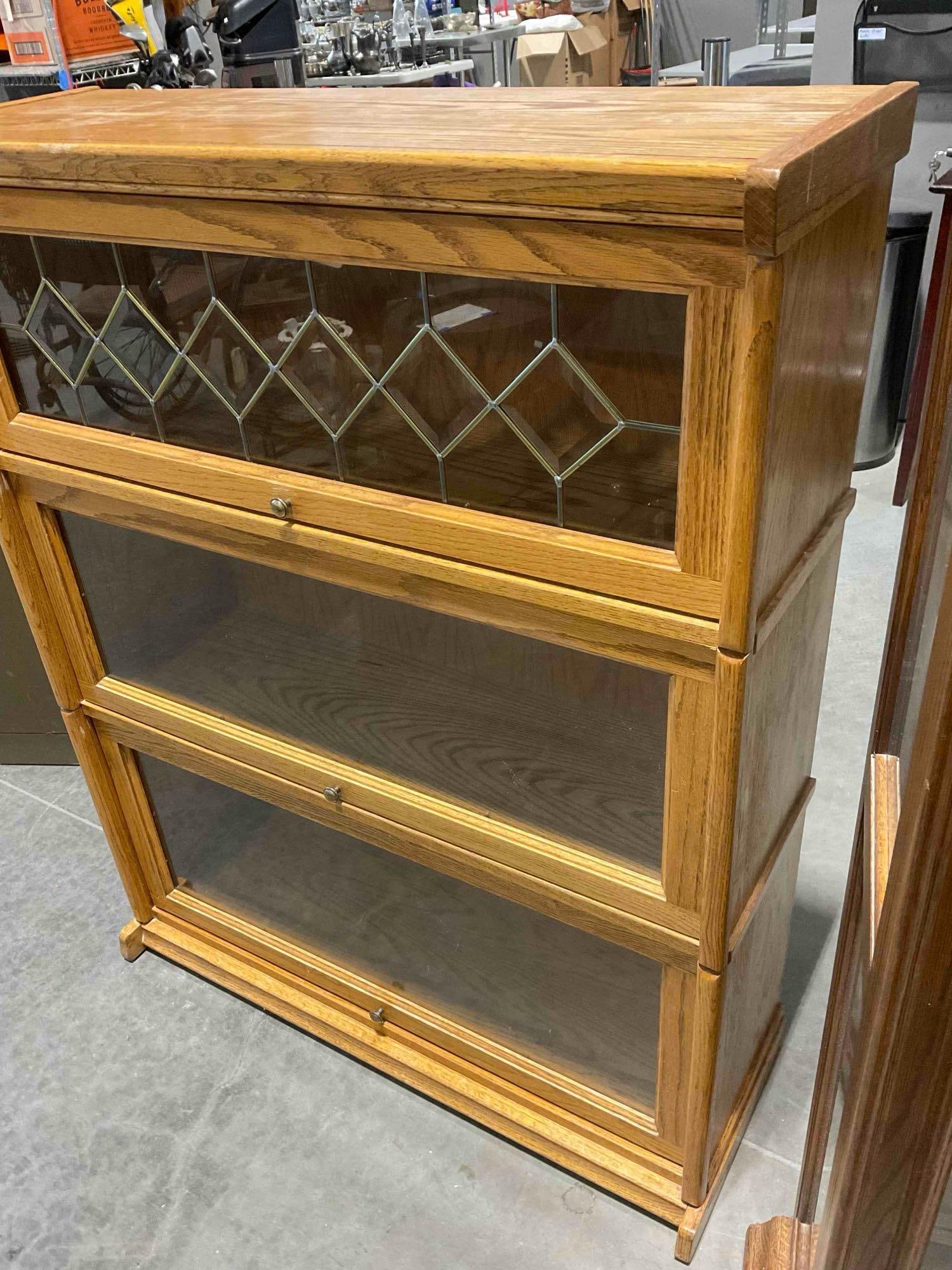 Vintage Oak Wood 3-Tier Barrister Style Bookcase w/ 1x Decorative Panel. Very Good Condition. - 3