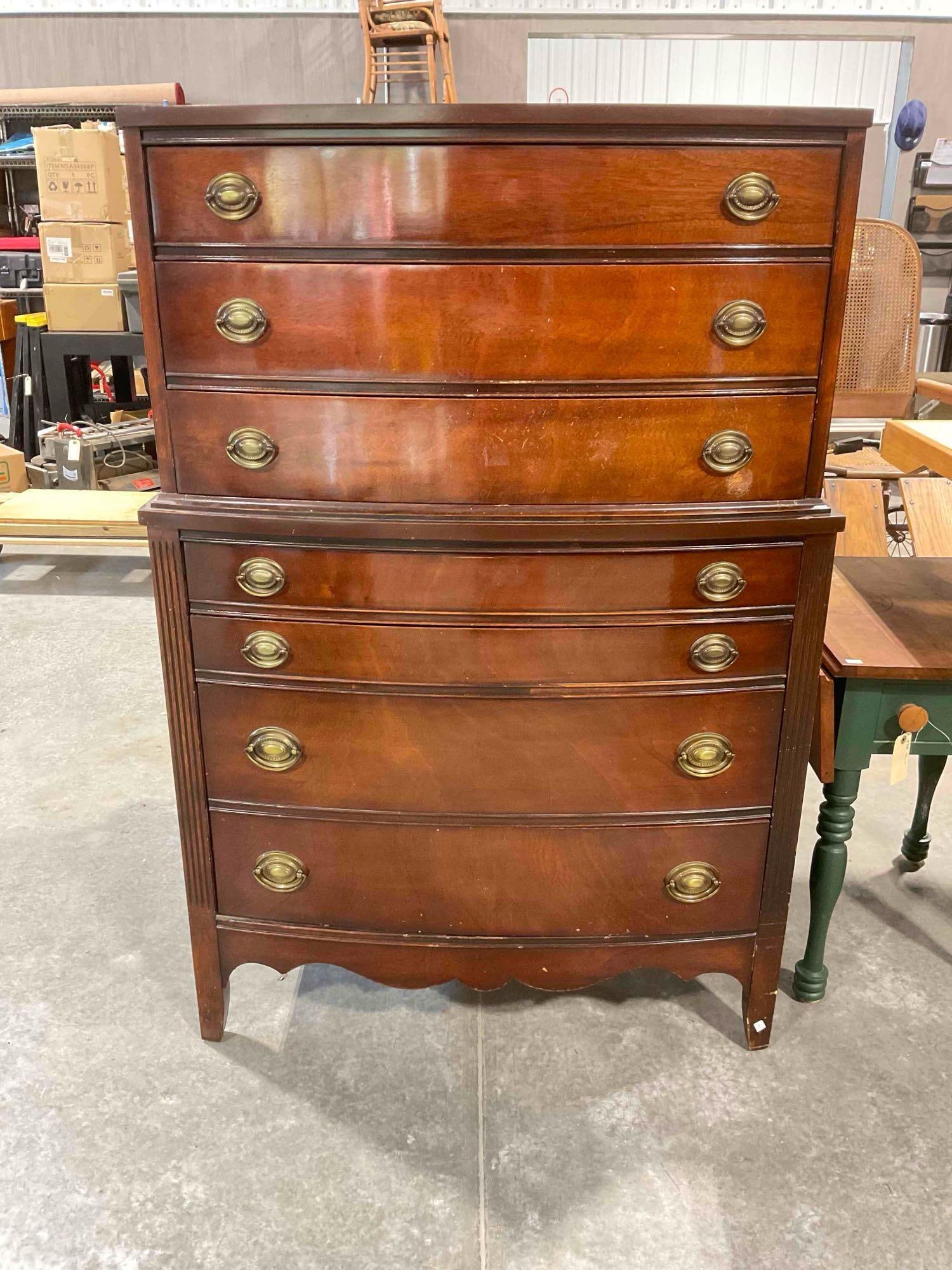 Handsome Vintage Dixie Mahogany Wood Dresser w/ 7 Drawers. Very Good Condition. See pics. (1 of 9)