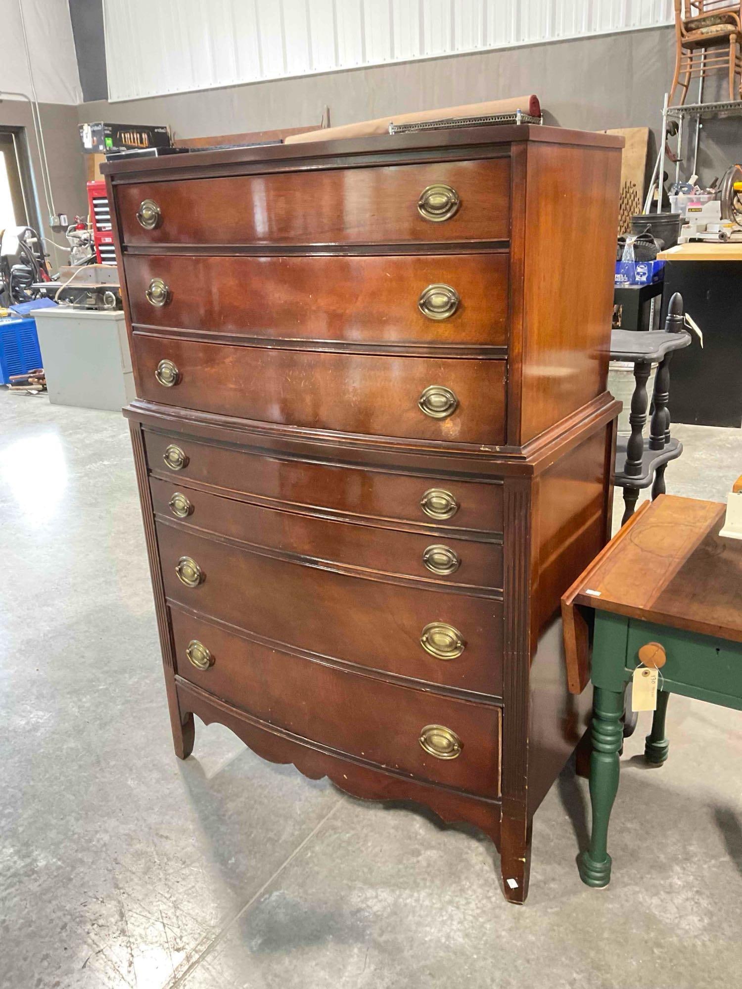 Handsome Vintage Dixie Mahogany Wood Dresser w/ 7 Drawers. Very Good Condition. See pics. - 2