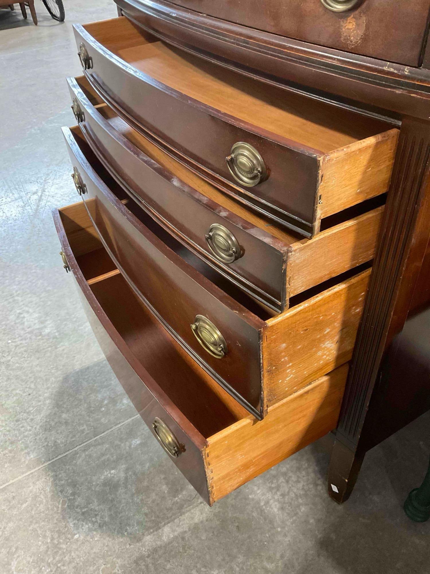 Handsome Vintage Dixie Mahogany Wood Dresser w/ 7 Drawers. Very Good Condition. See pics. - 5