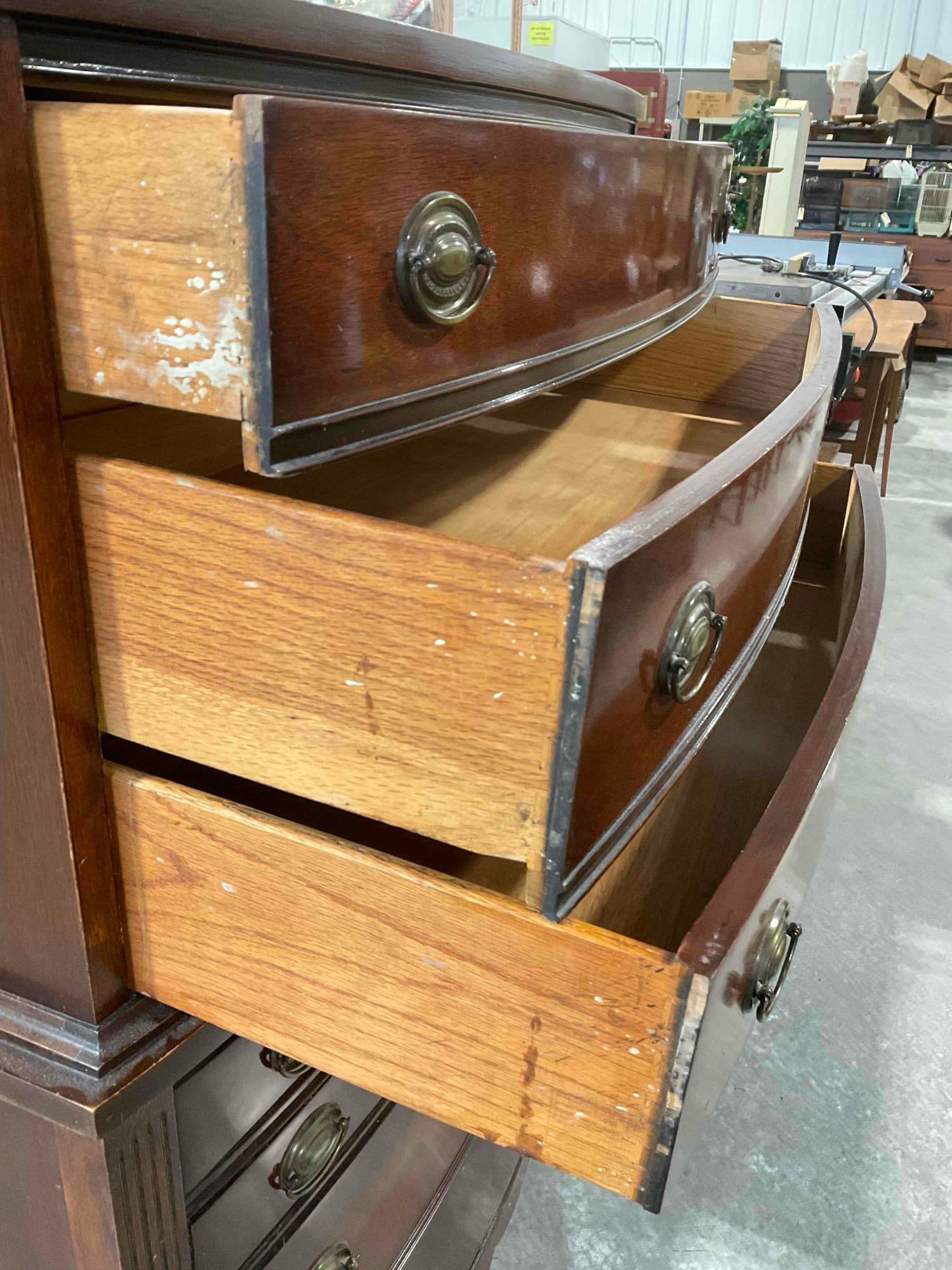 Handsome Vintage Dixie Mahogany Wood Dresser w/ 7 Drawers. Very Good Condition. See pics. - 8