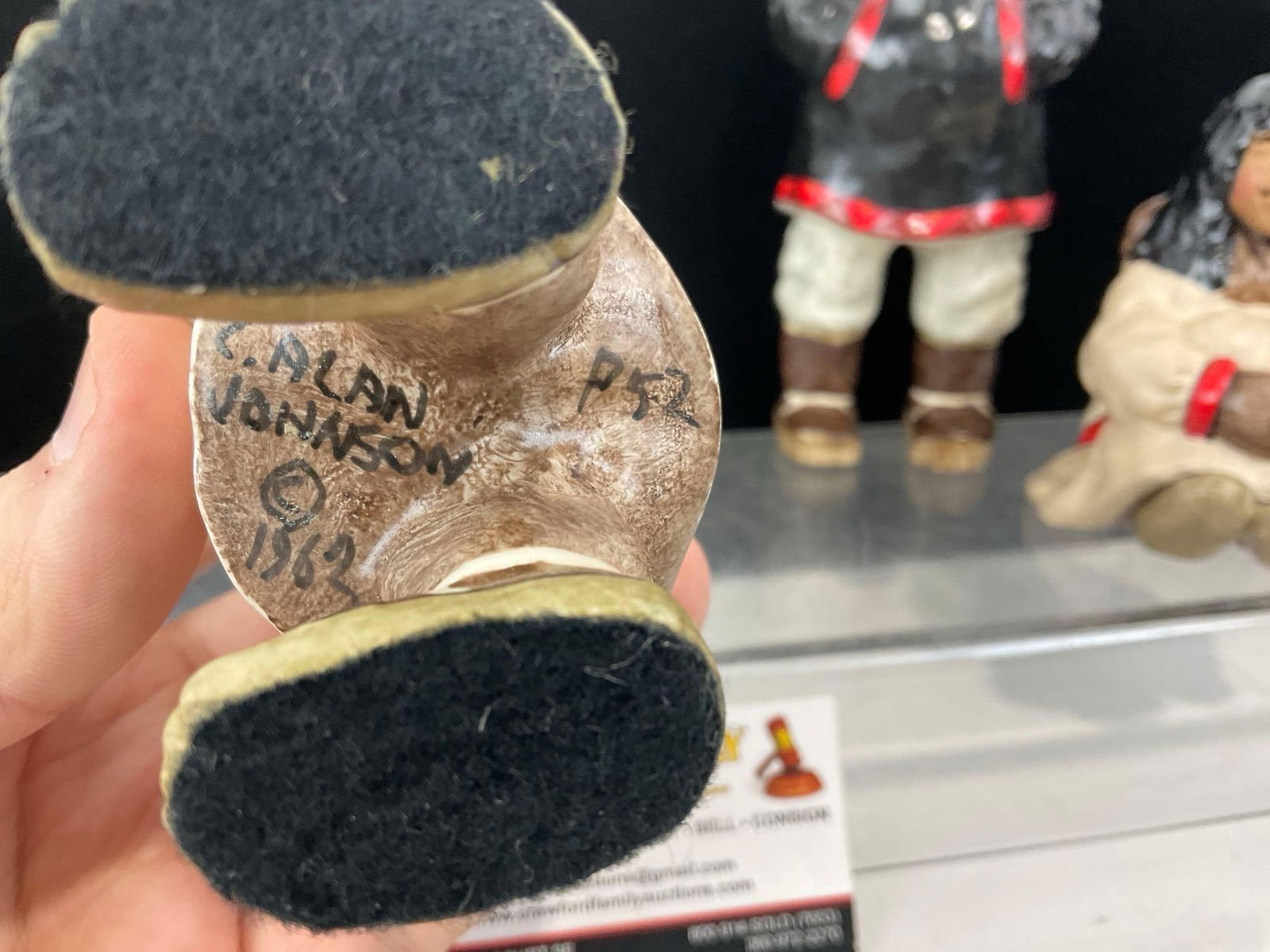 5 Alaskan Inuit Figures, Handpainted Pottery, Signed C. Alan Johnson, from 3x 1962, 1976 & 1983 - 5