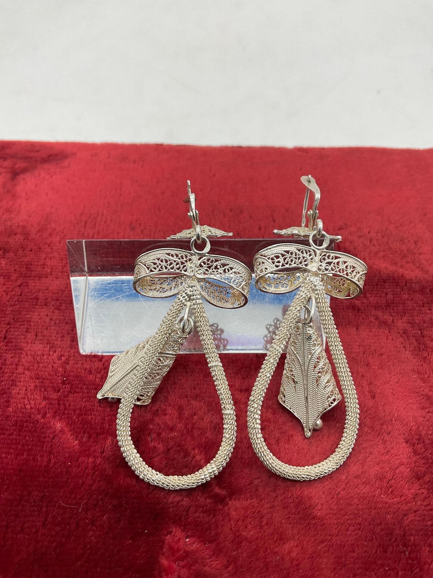 Beautiful vintage filigree Sterling silver ribbon / bow motif earrings - 3