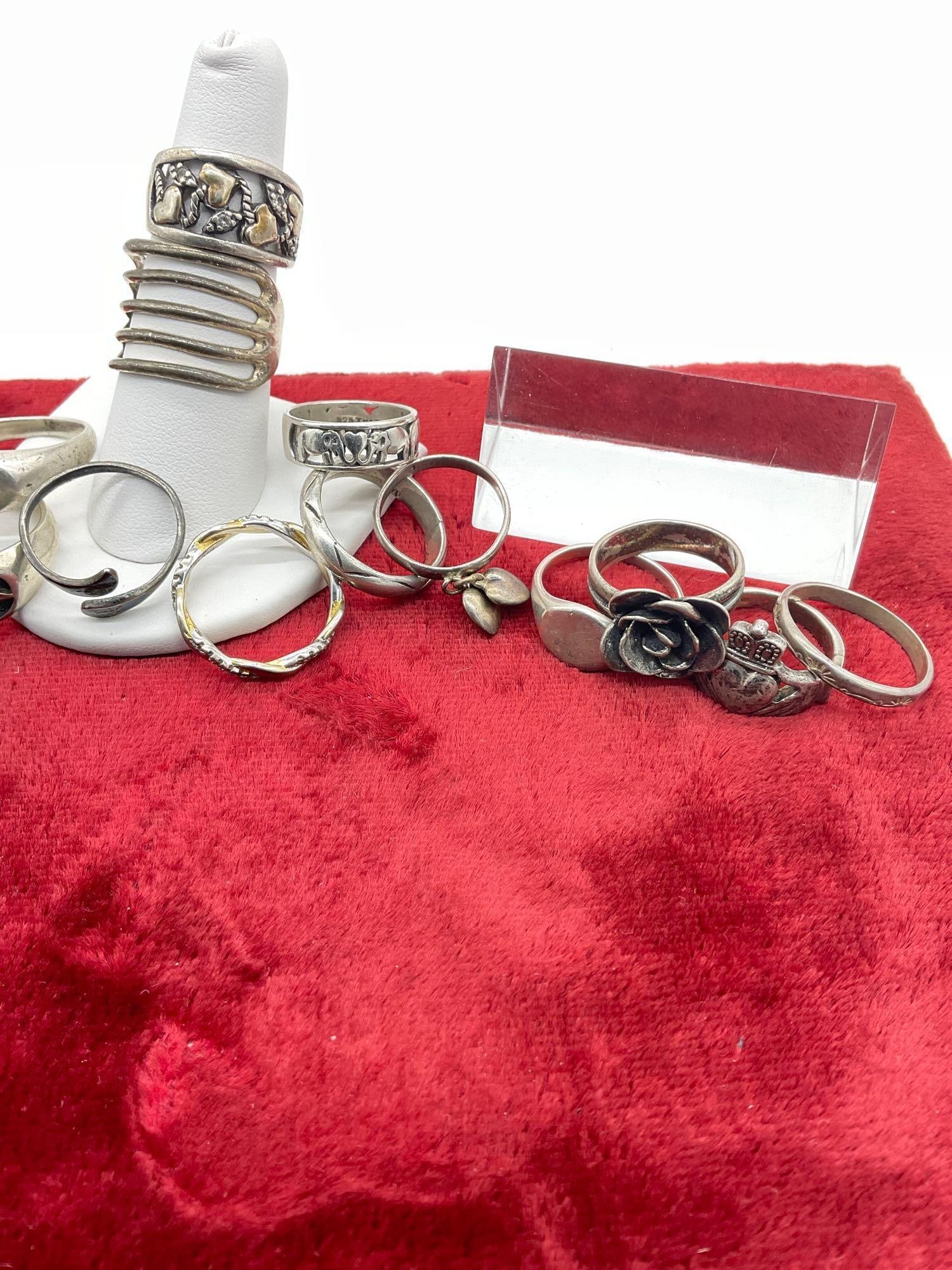 16 Sterling silver rings in various styles, sizes and designs see pics - 4
